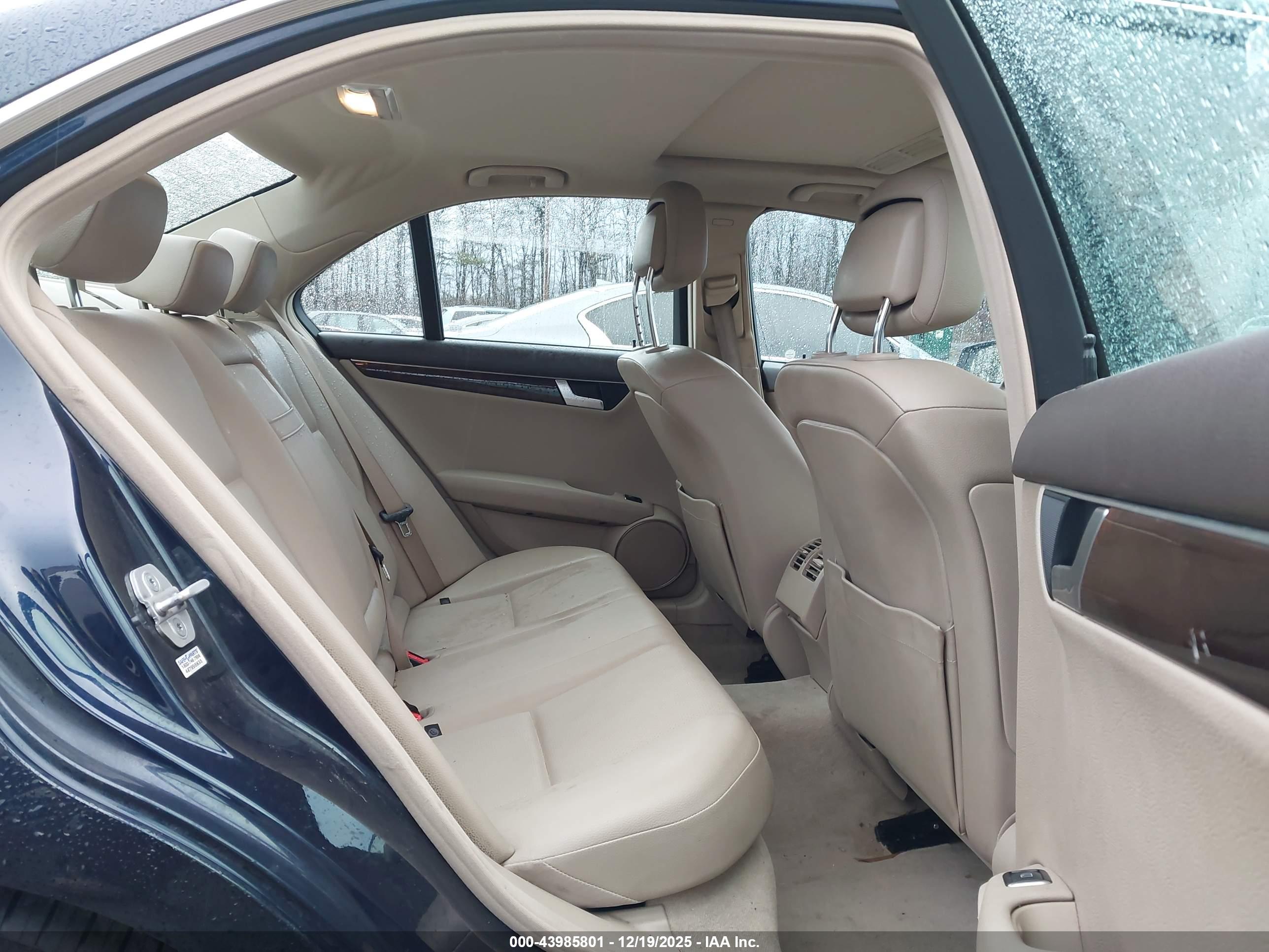 MERCEDES-BENZ C-CLASS image 8