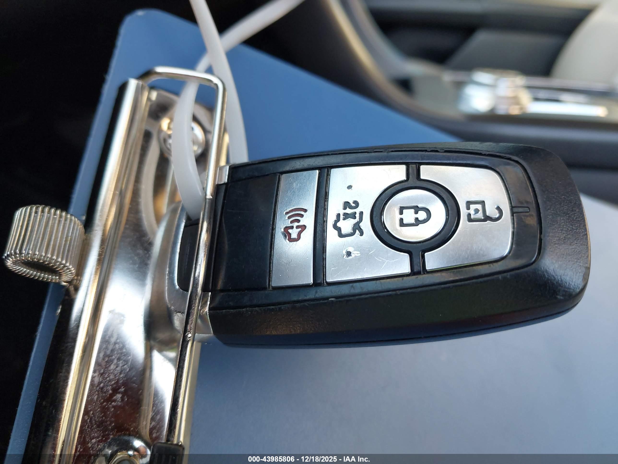 FORD FUSION image 11