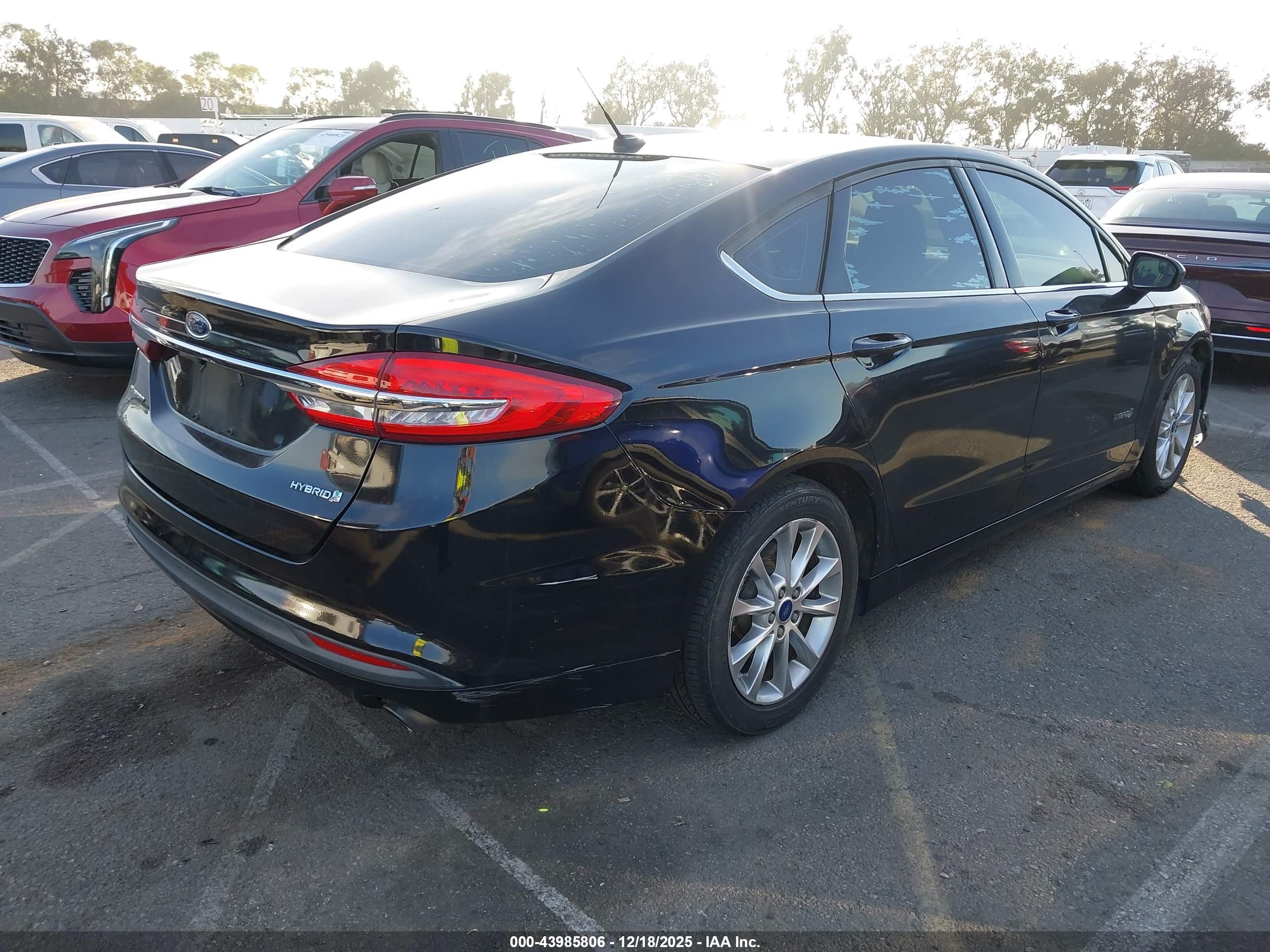 FORD FUSION image 4