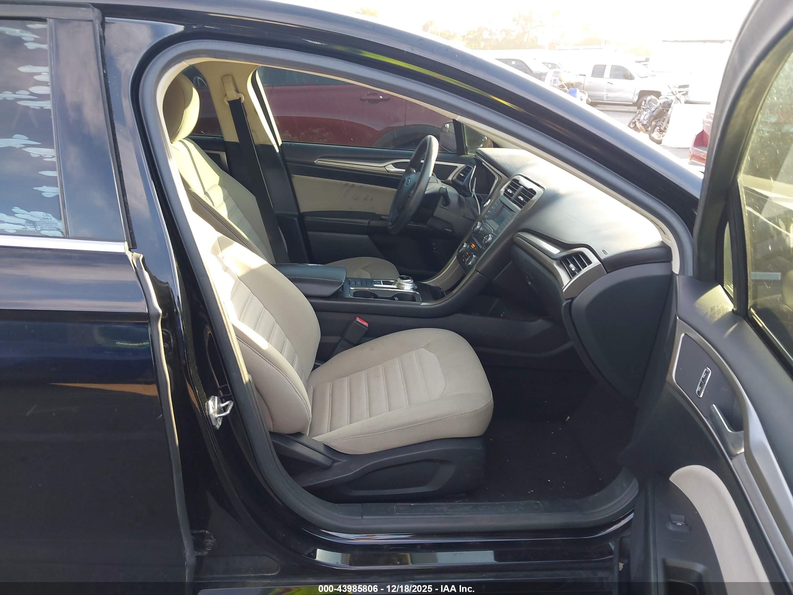 FORD FUSION image 5