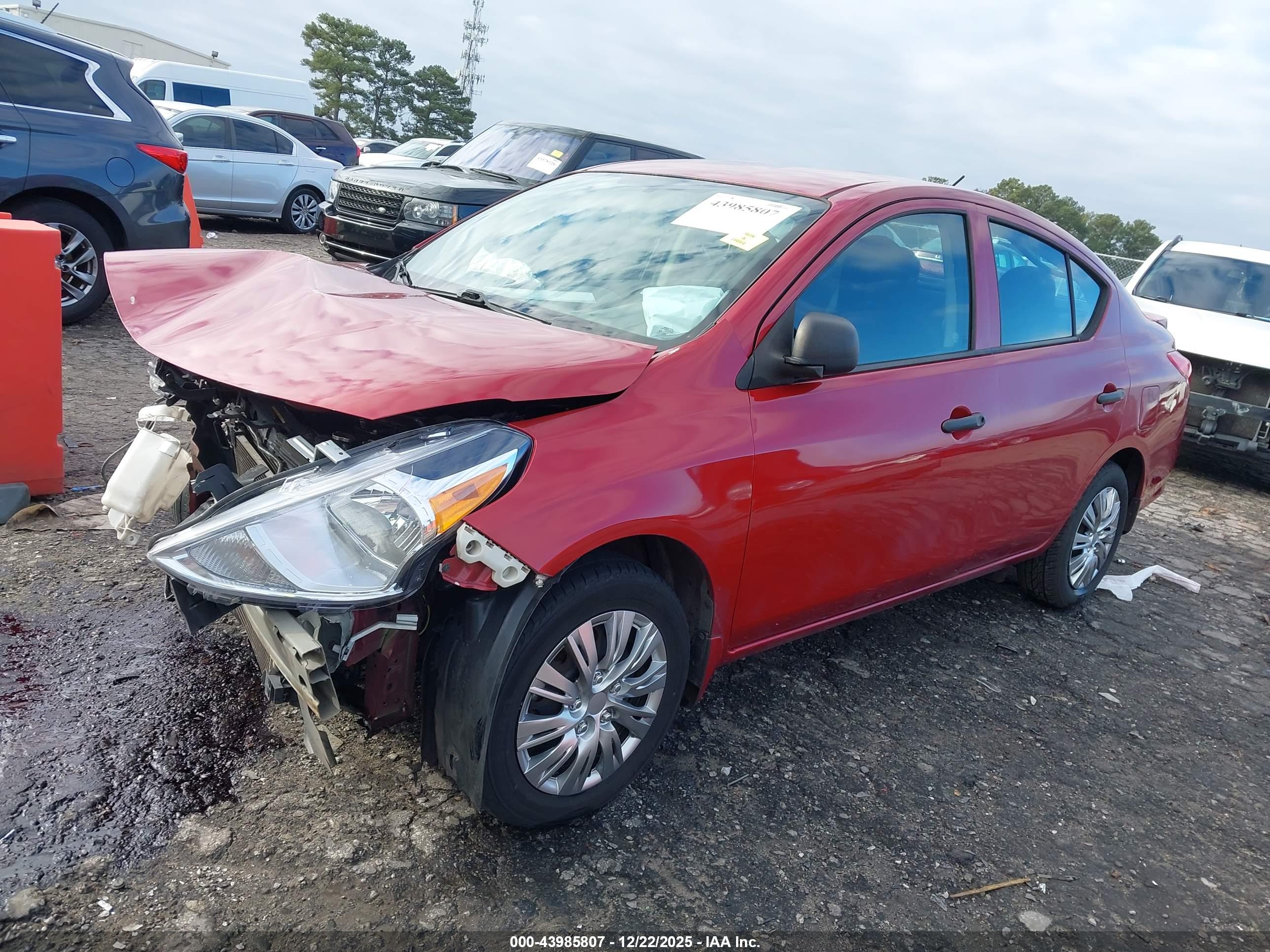 NISSAN VERSA image 2