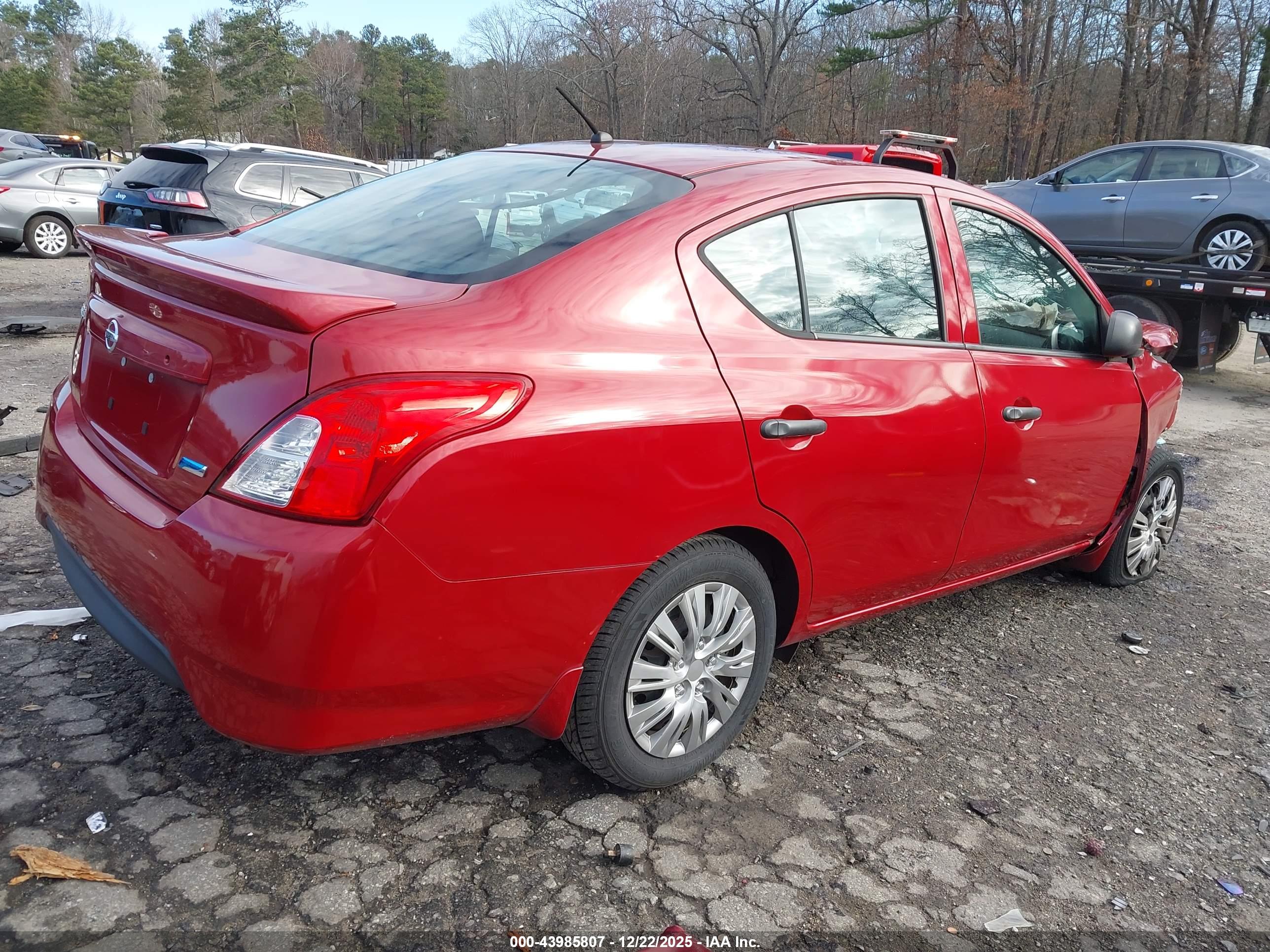 NISSAN VERSA image 4