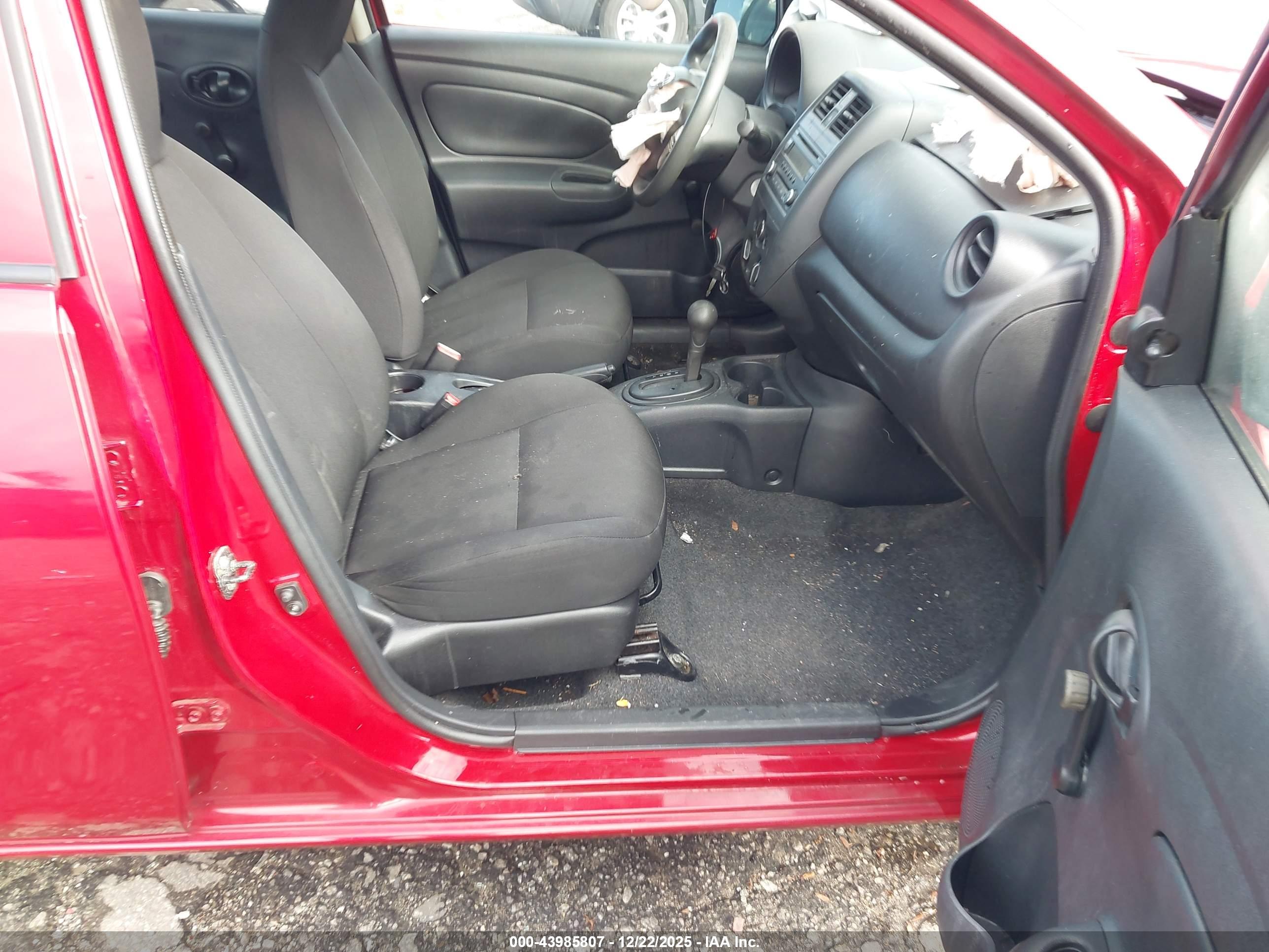 NISSAN VERSA image 5