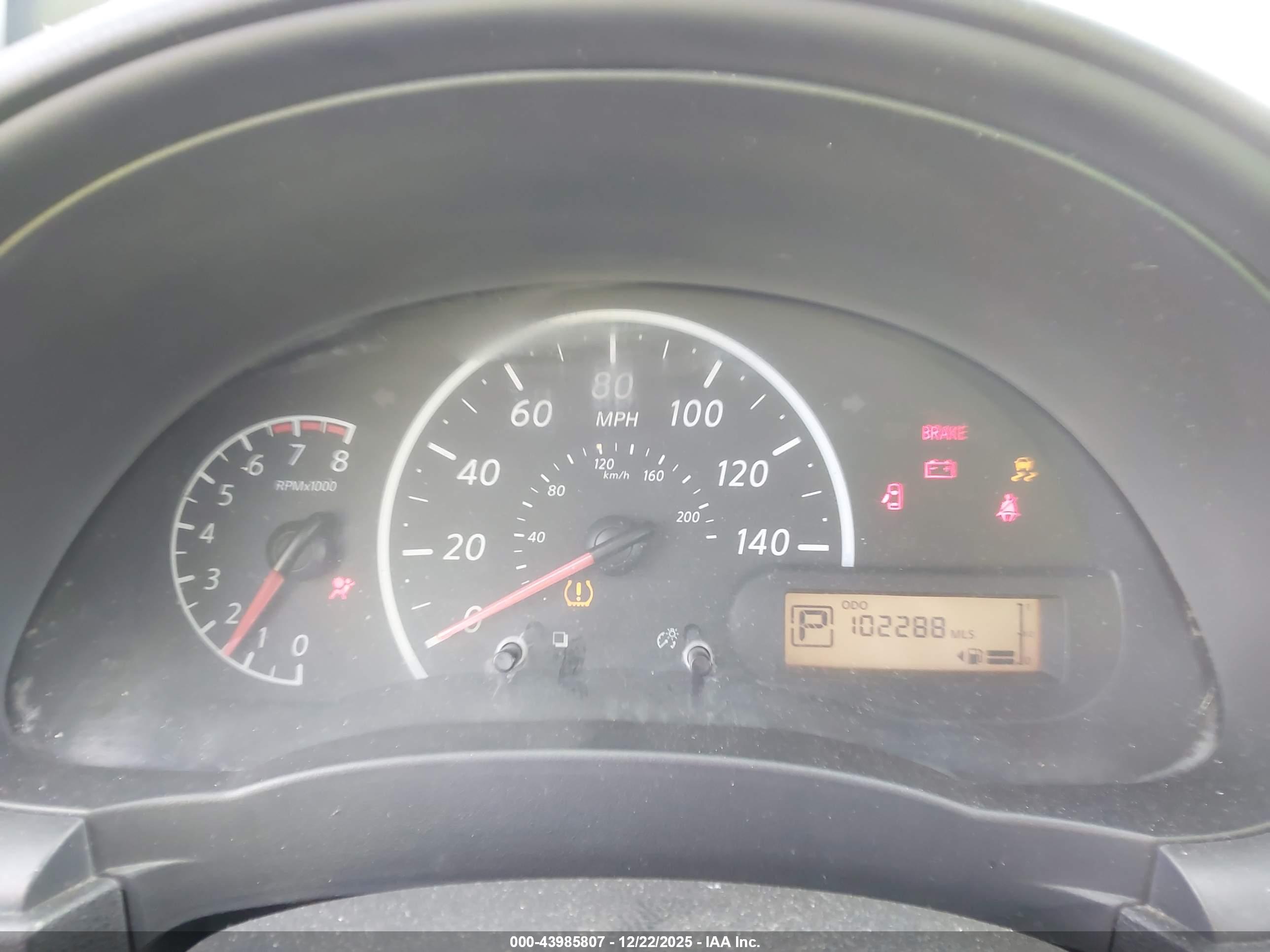 NISSAN VERSA image 7
