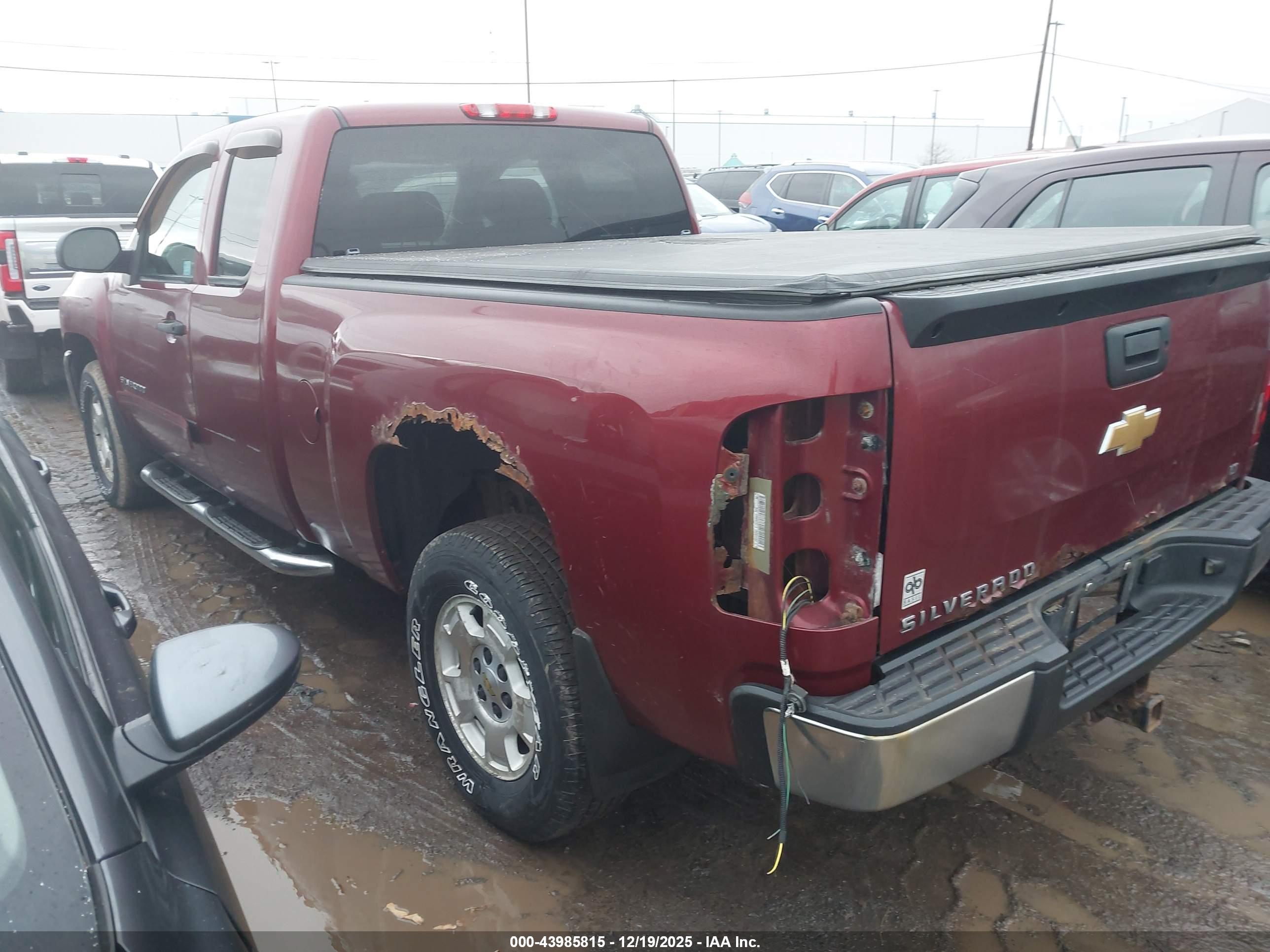 CHEVROLET SILVERADO image 3
