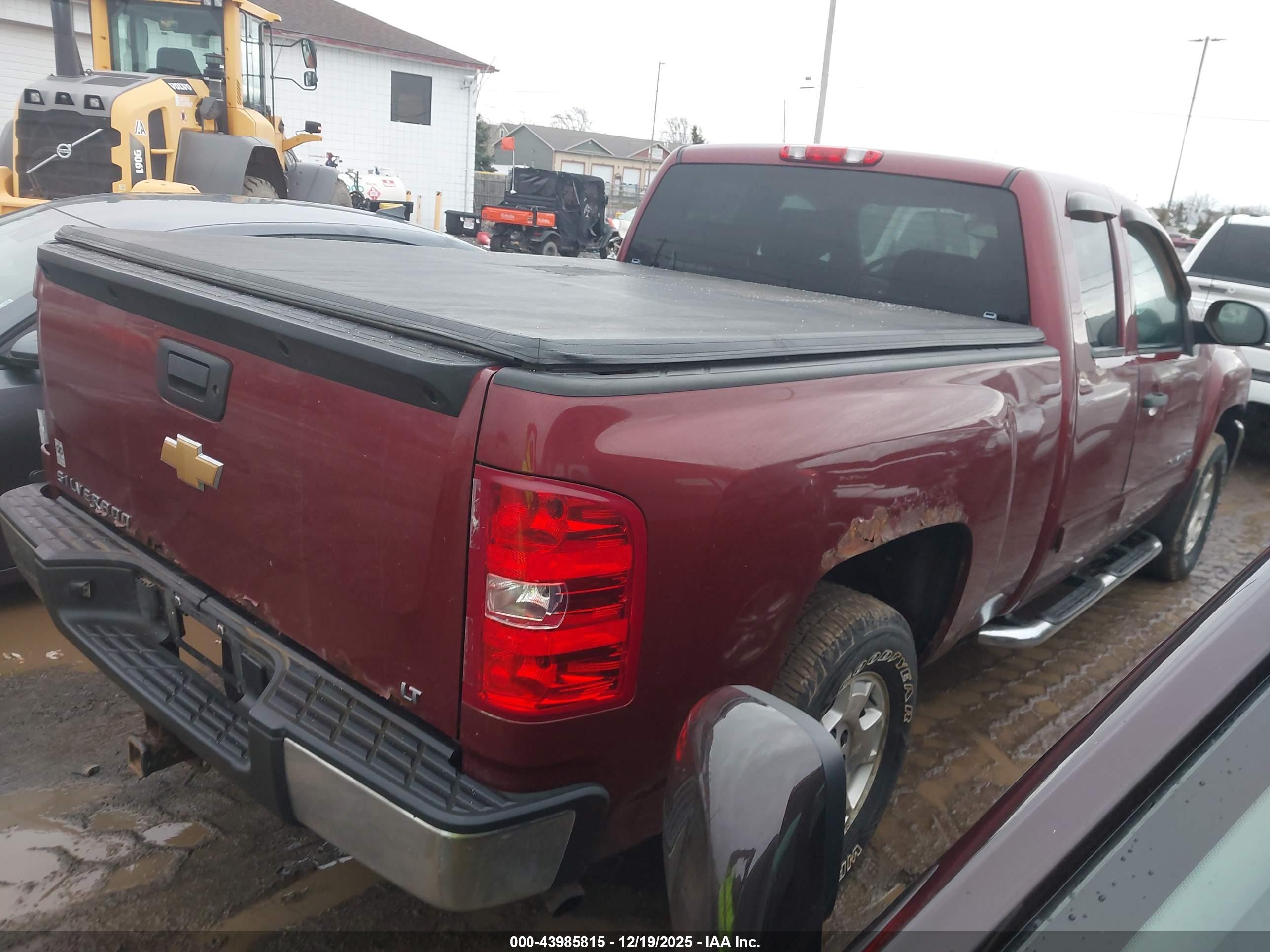 CHEVROLET SILVERADO image 4