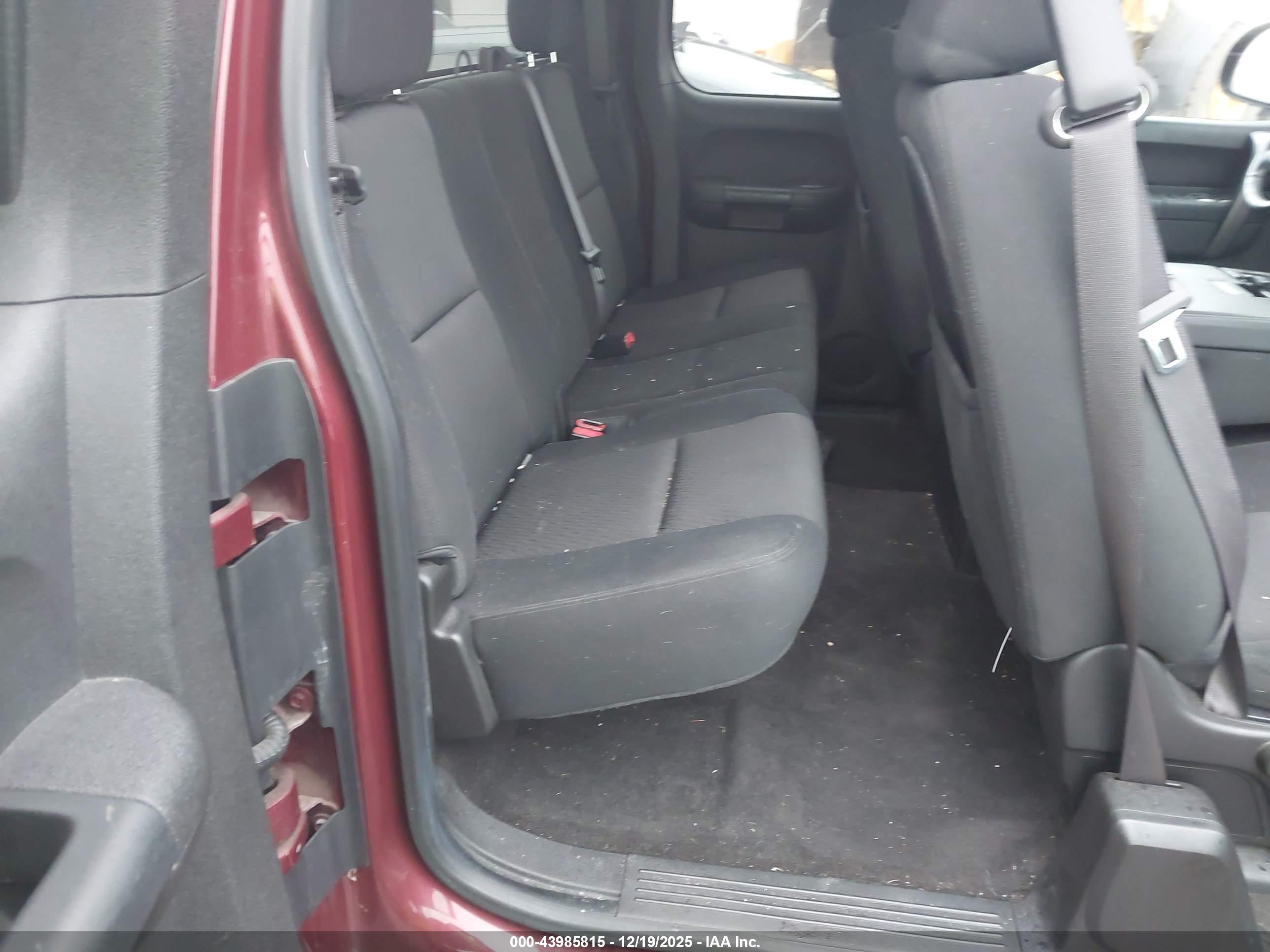 CHEVROLET SILVERADO image 8