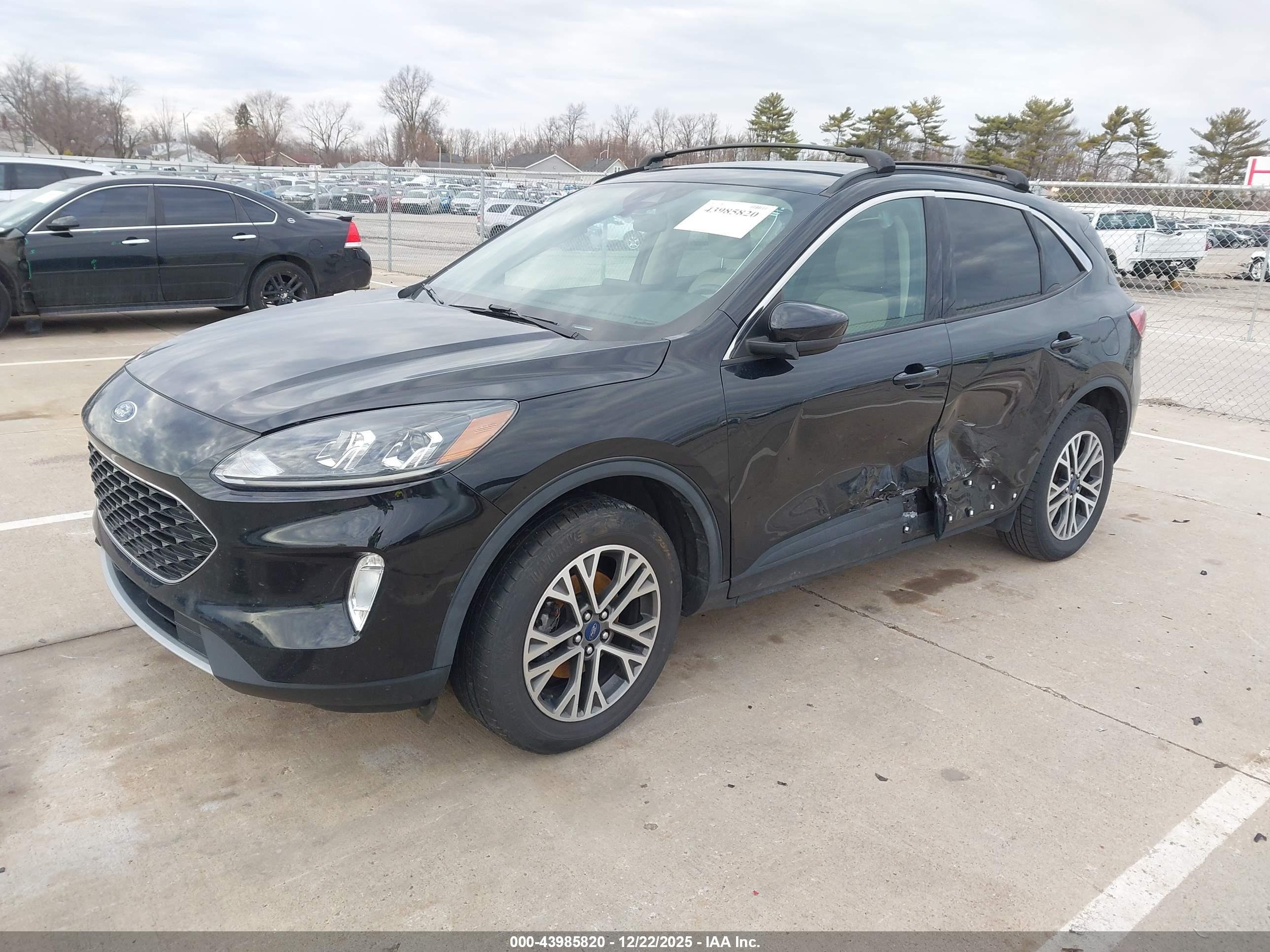 FORD ESCAPE image 2