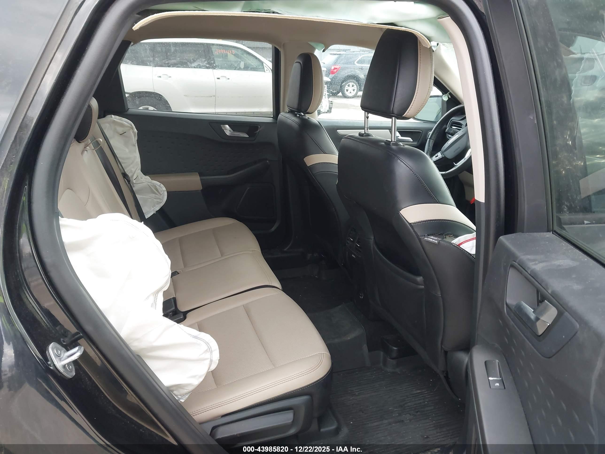 FORD ESCAPE image 8