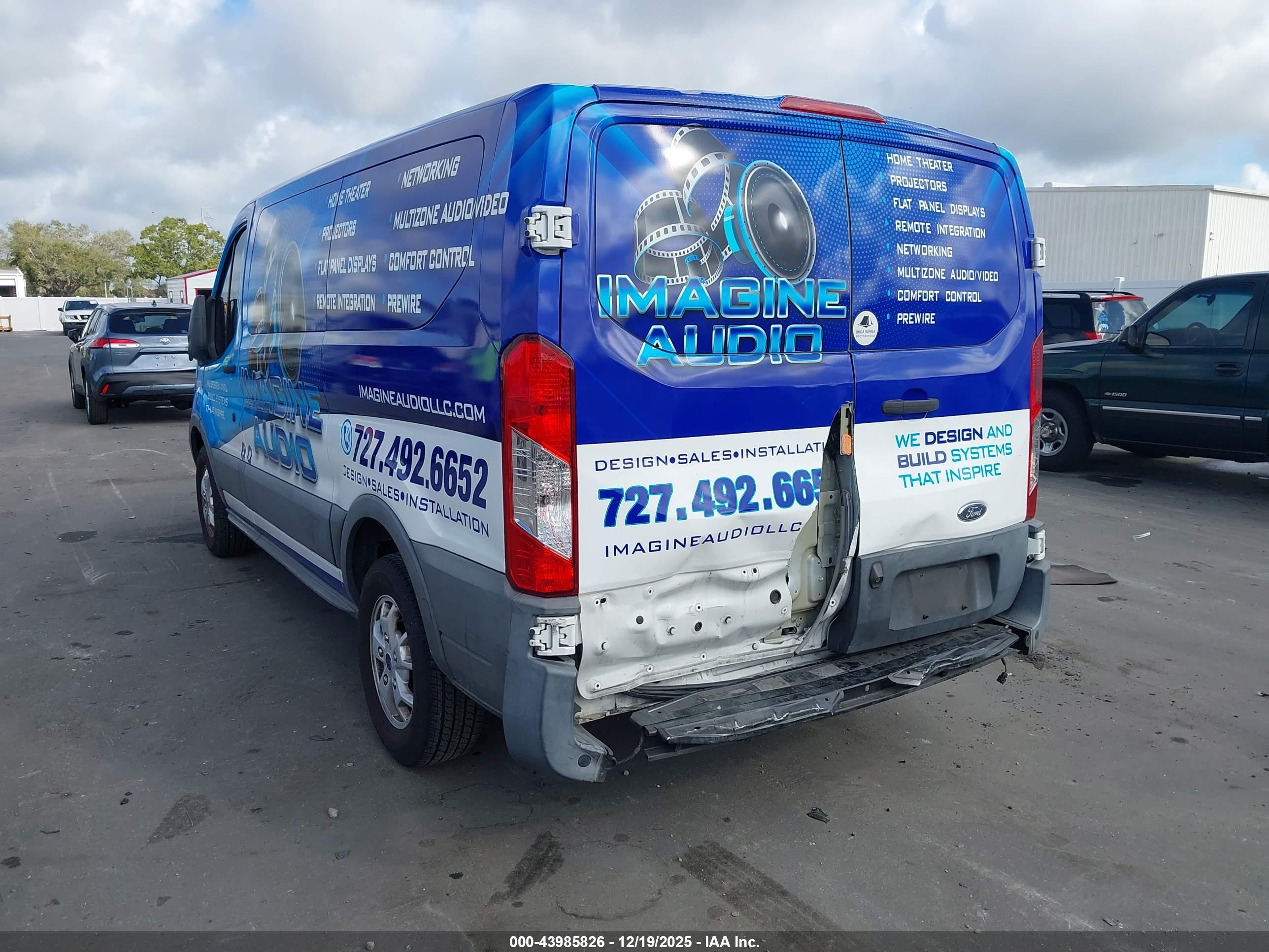 FORD TRANSIT-150 image 3
