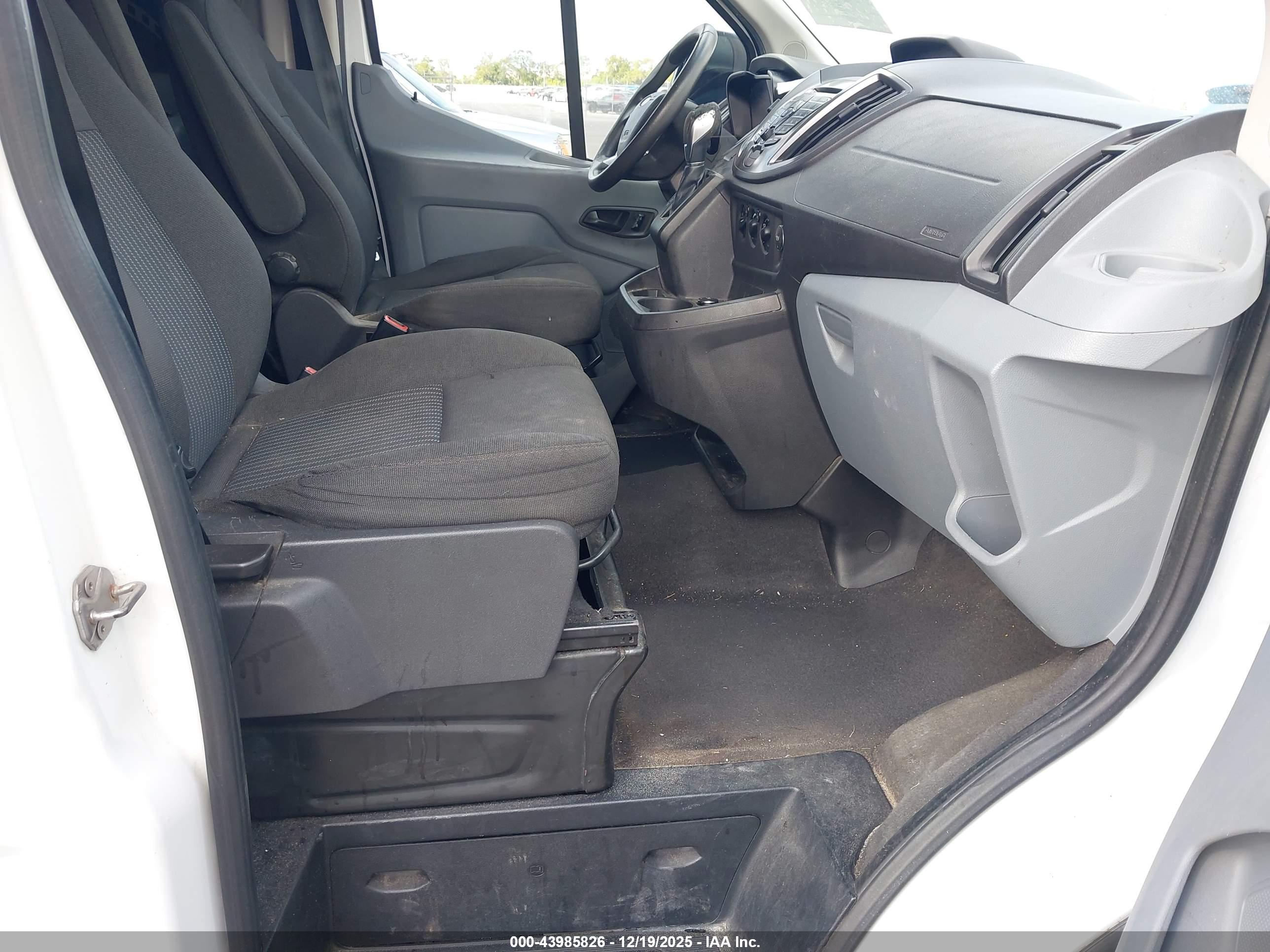 FORD TRANSIT-150 image 5