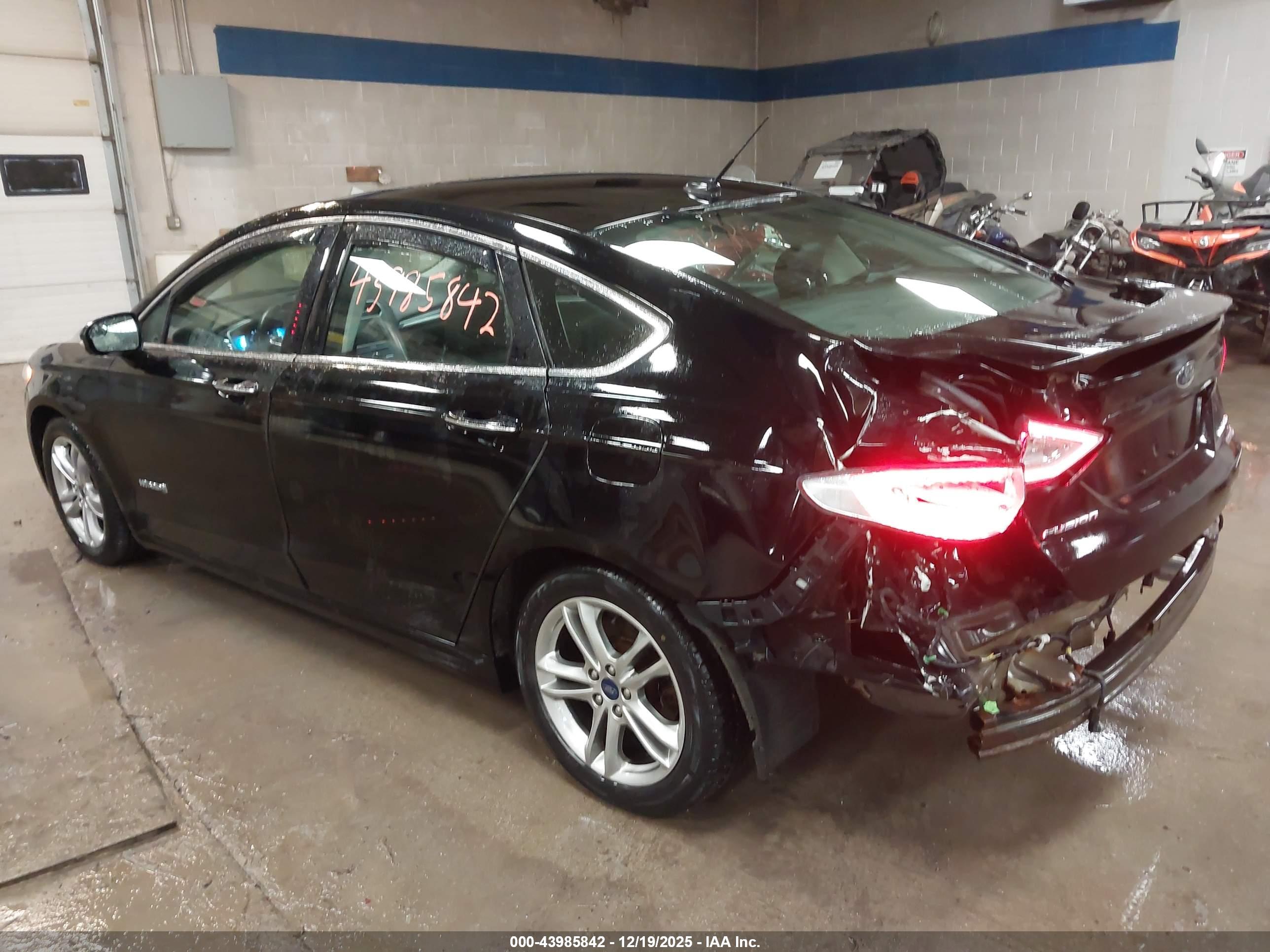 FORD FUSION image 3
