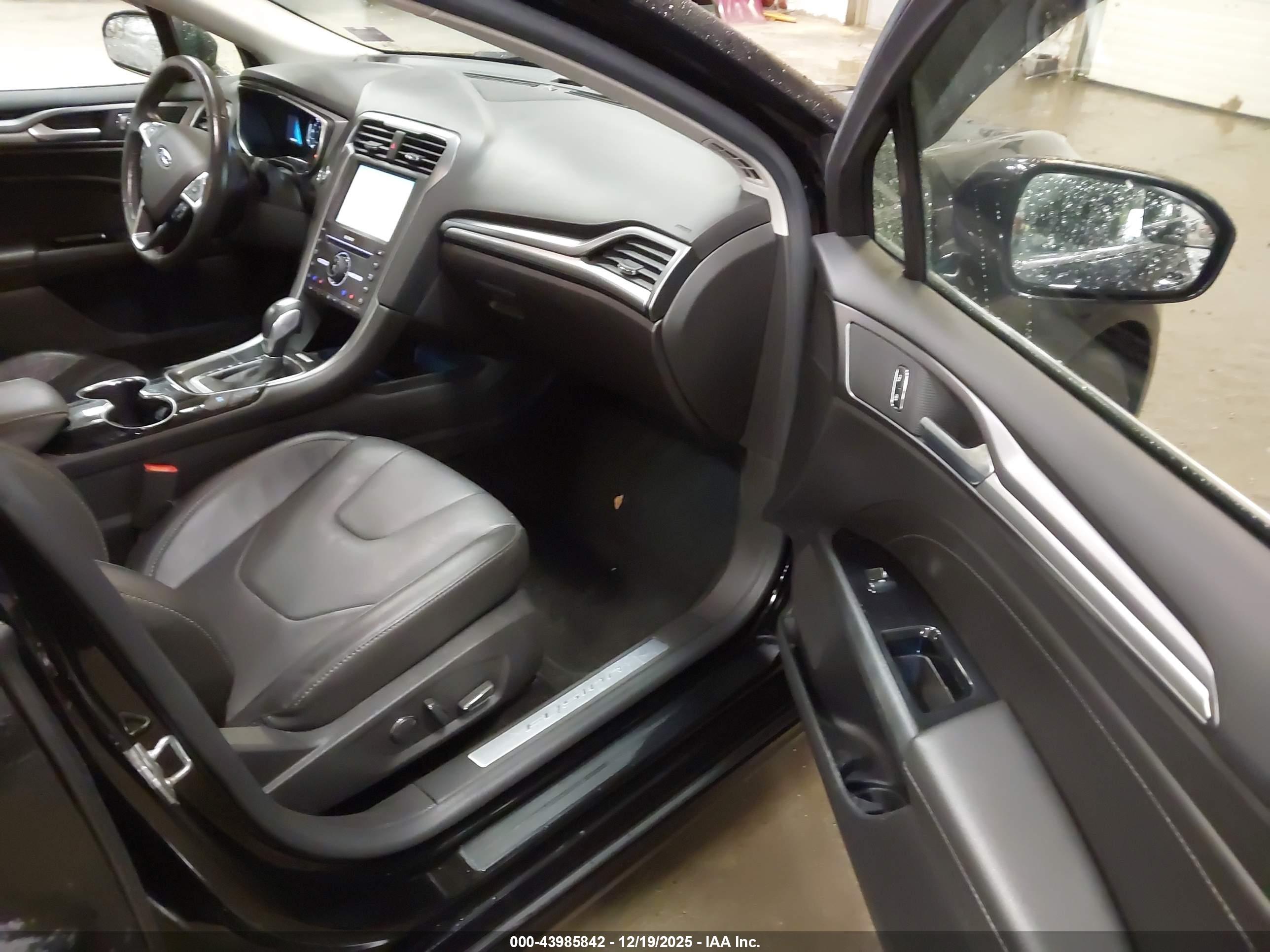 FORD FUSION image 5