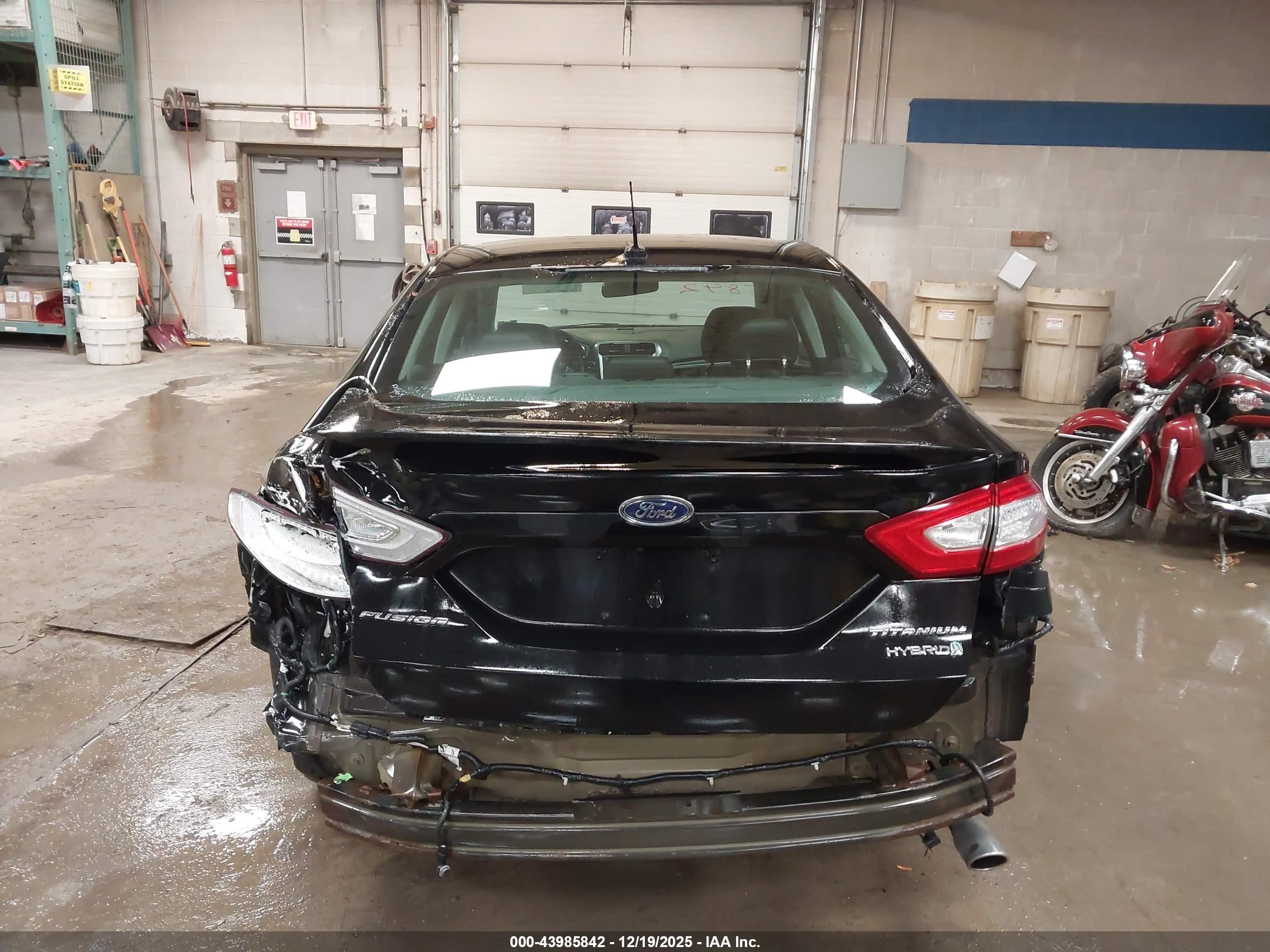 FORD FUSION image 6