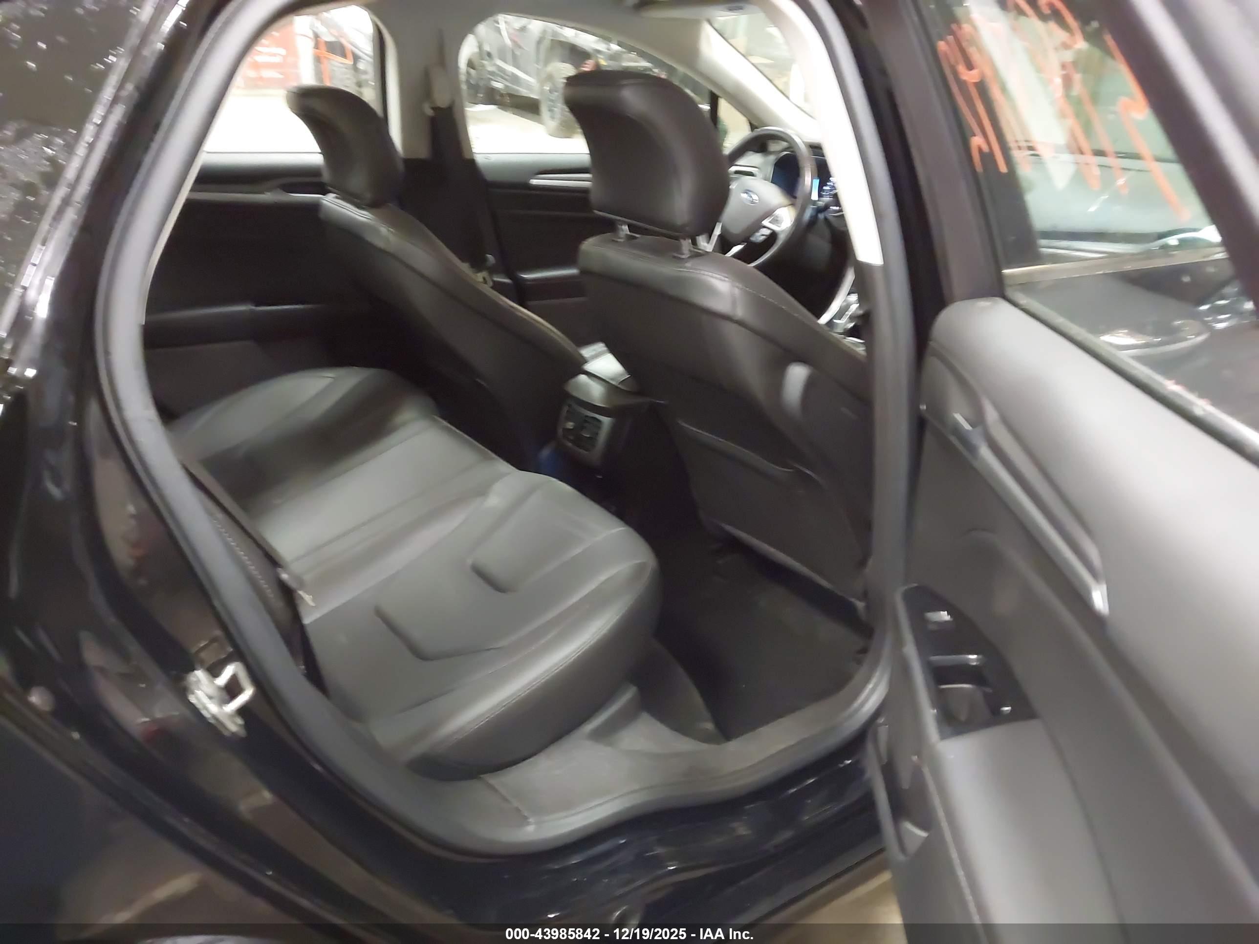 FORD FUSION image 8