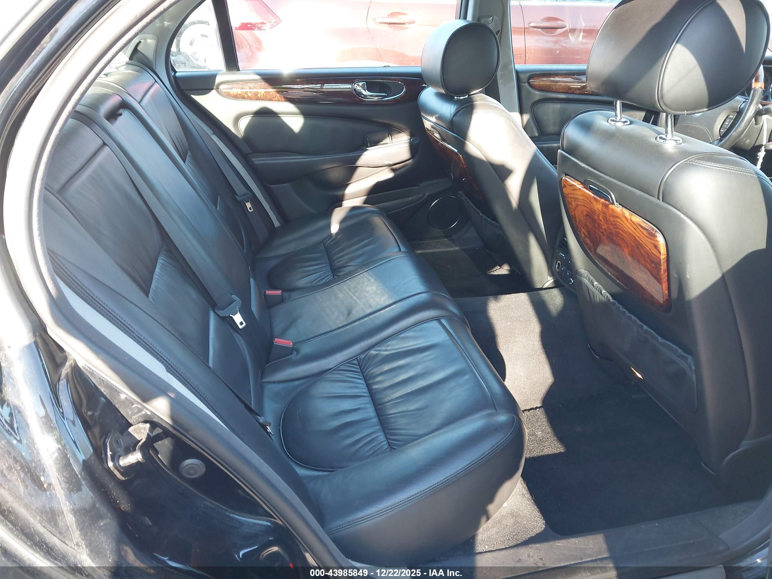 JAGUAR XJ image 8