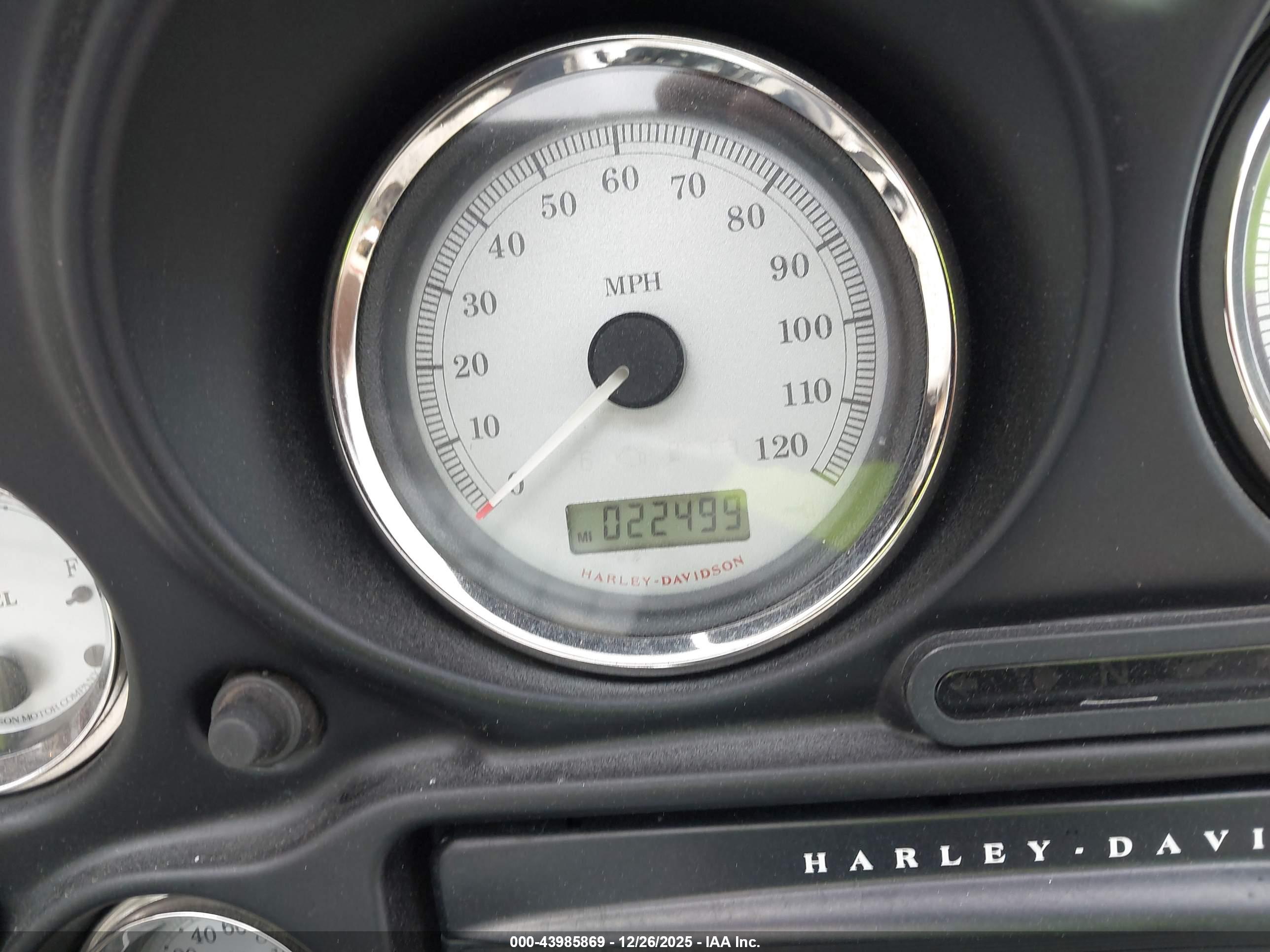 HARLEY-DAVIDSON FLHX image 7