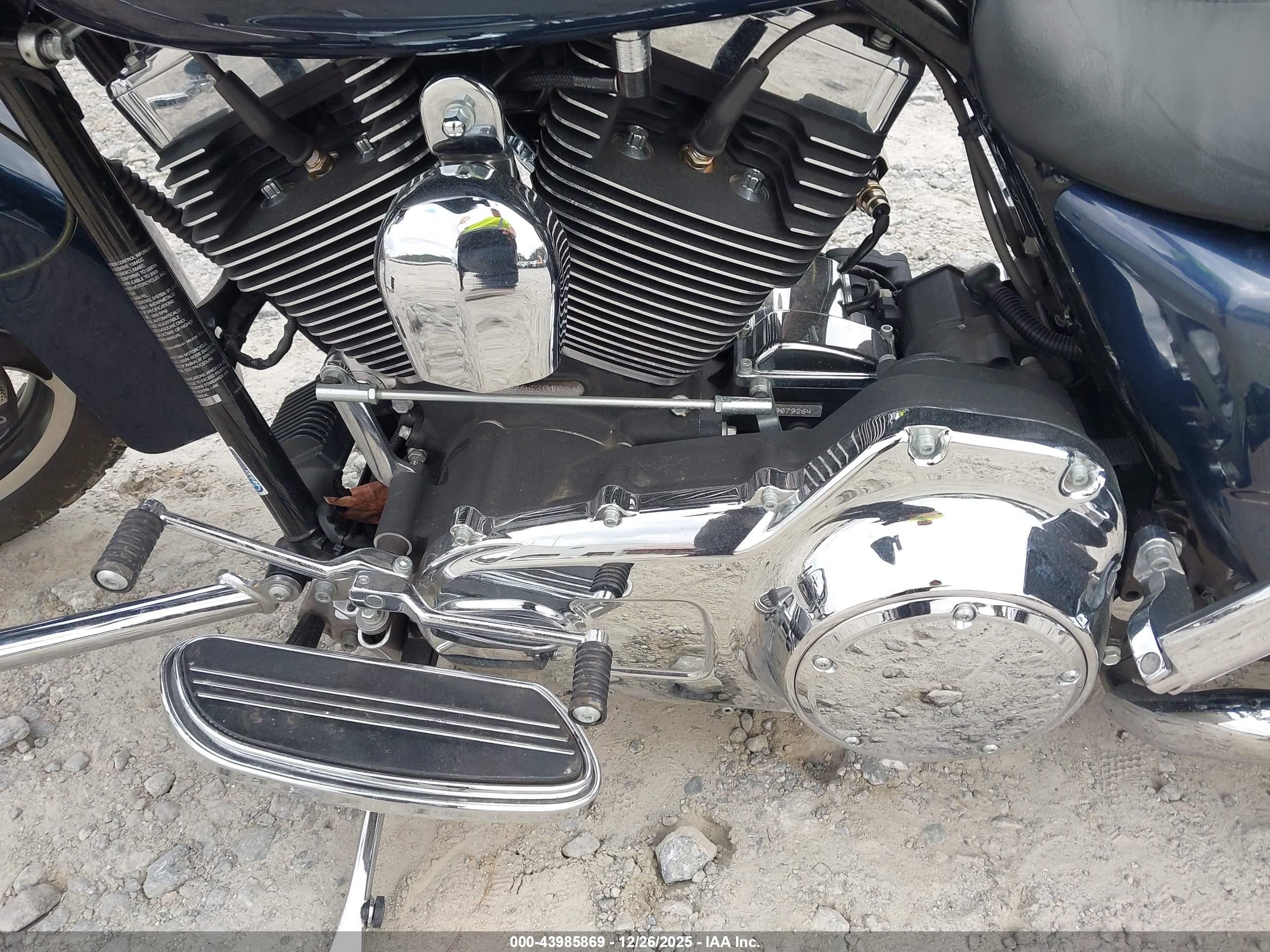 HARLEY-DAVIDSON FLHX image 9