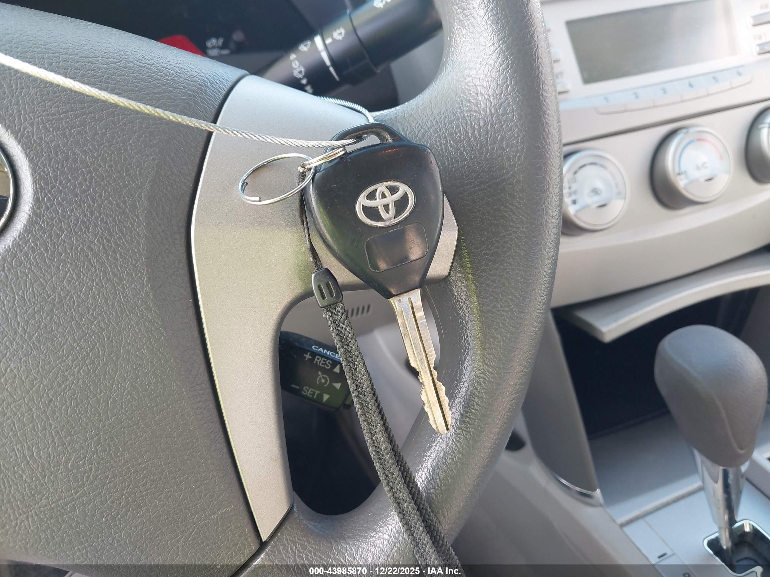 TOYOTA CAMRY image 11