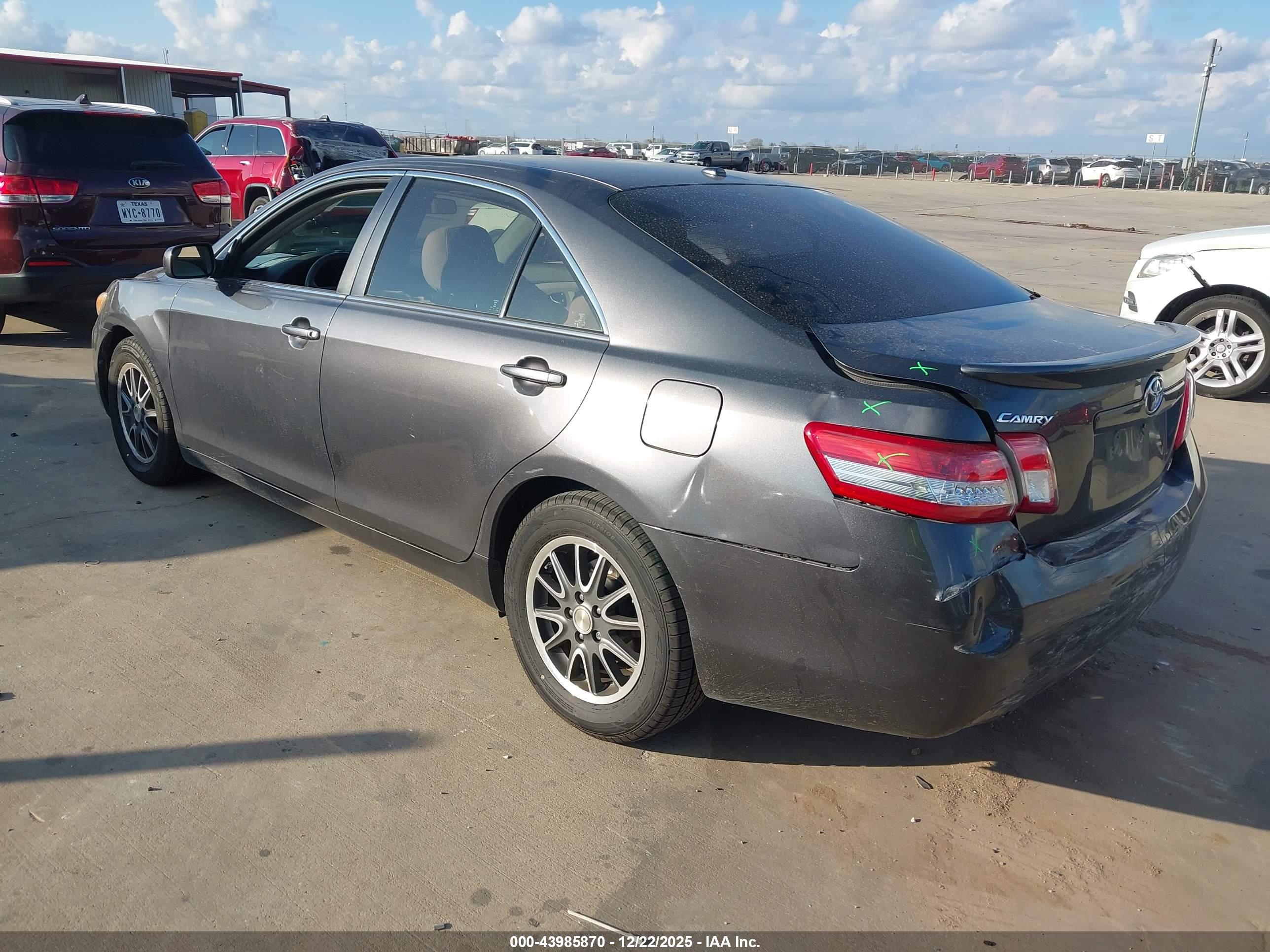 TOYOTA CAMRY image 3