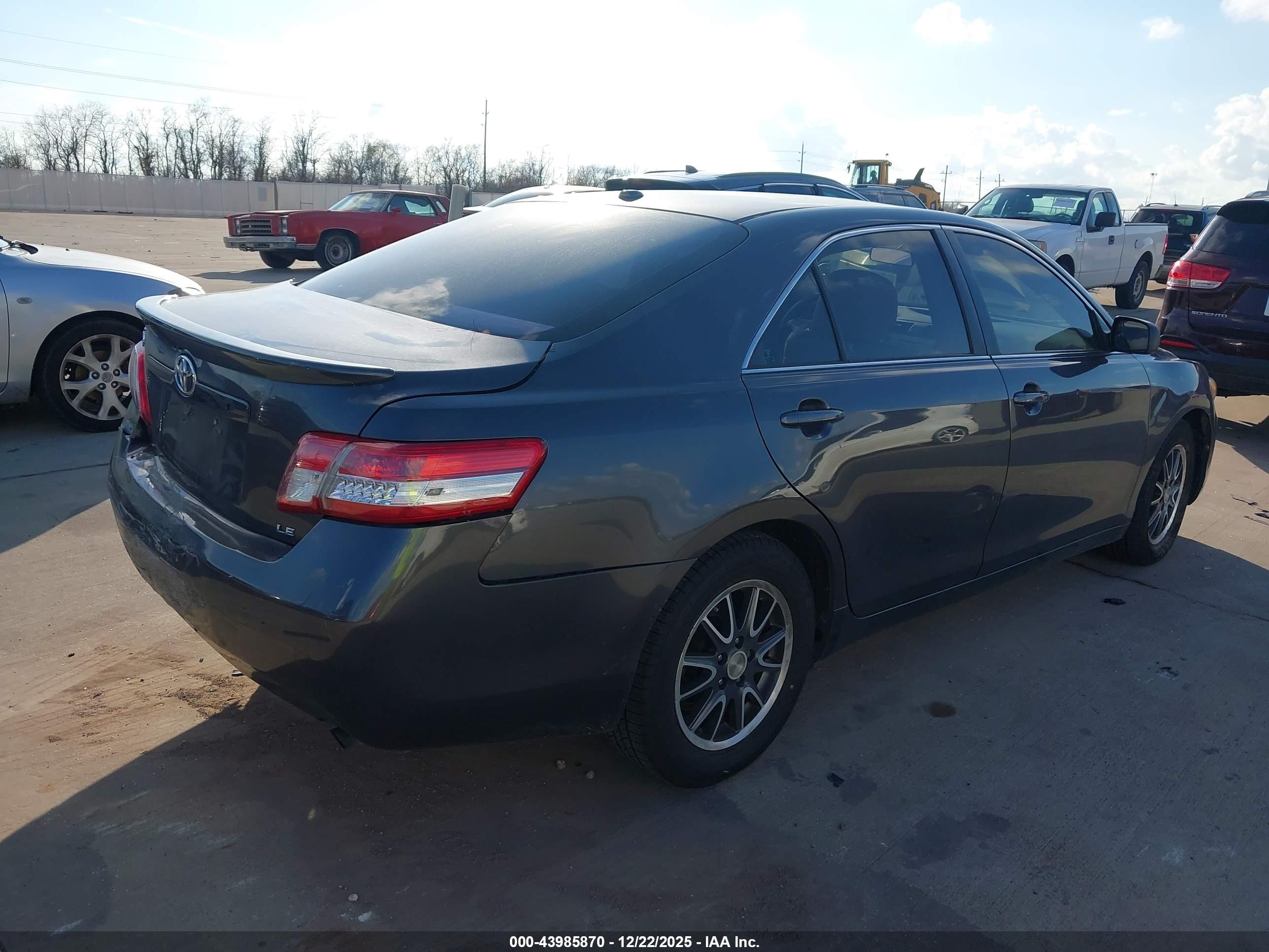TOYOTA CAMRY image 4