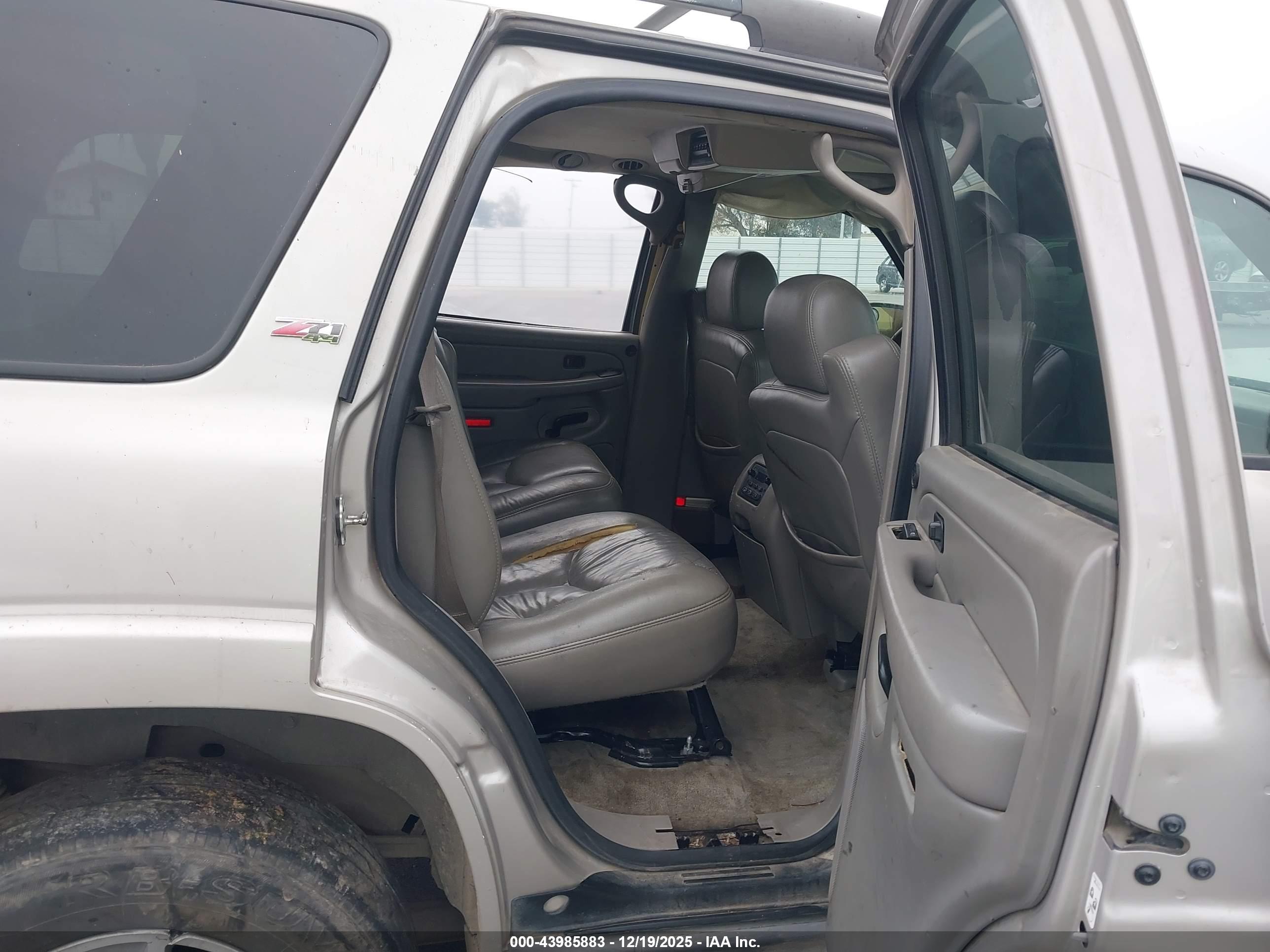 CHEVROLET TAHOE image 8