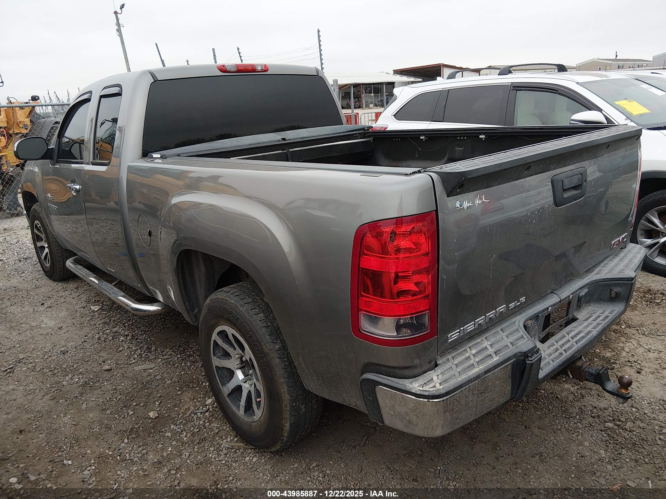 GMC SIERRA image 3