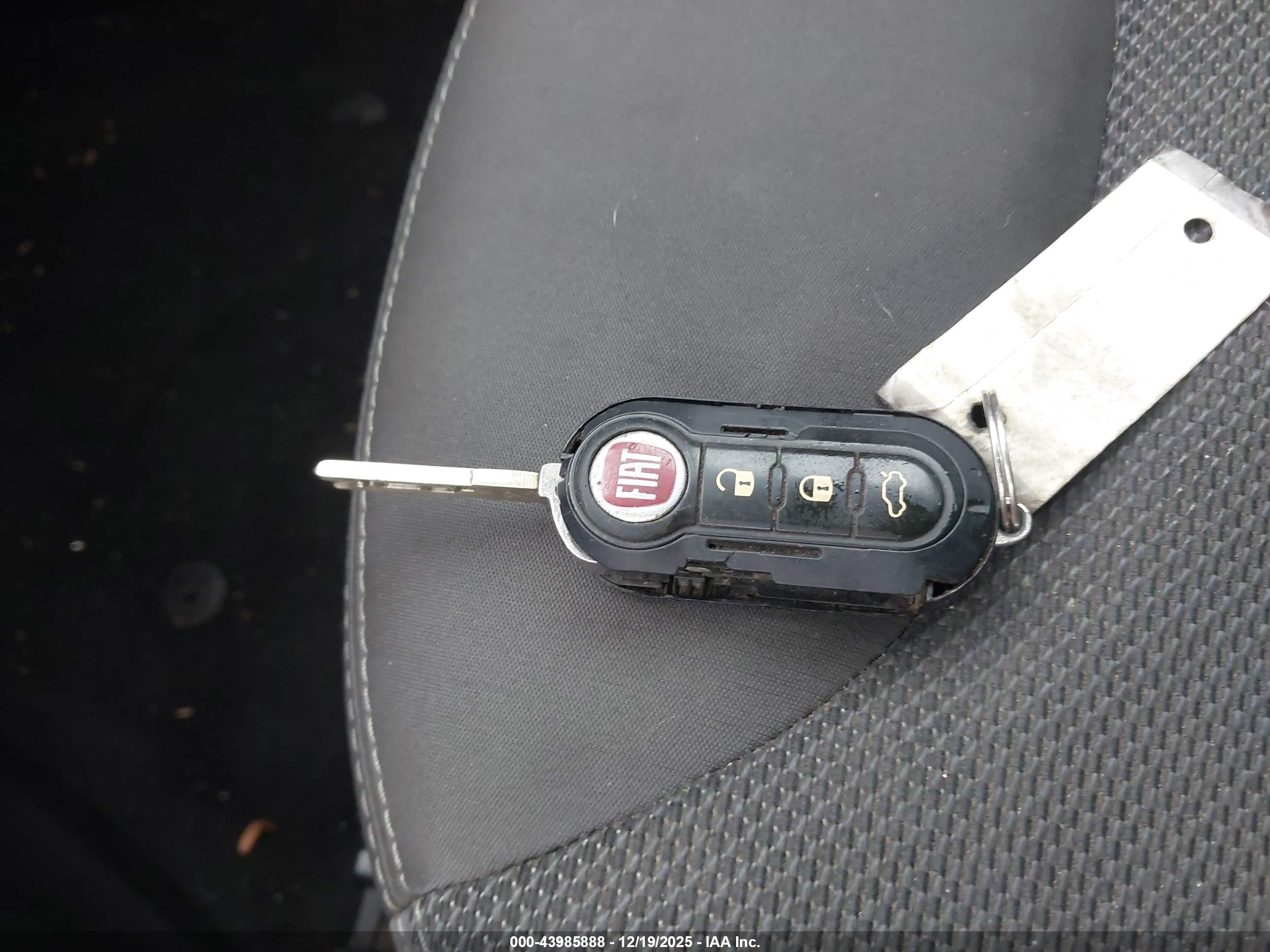 FIAT 500L image 11