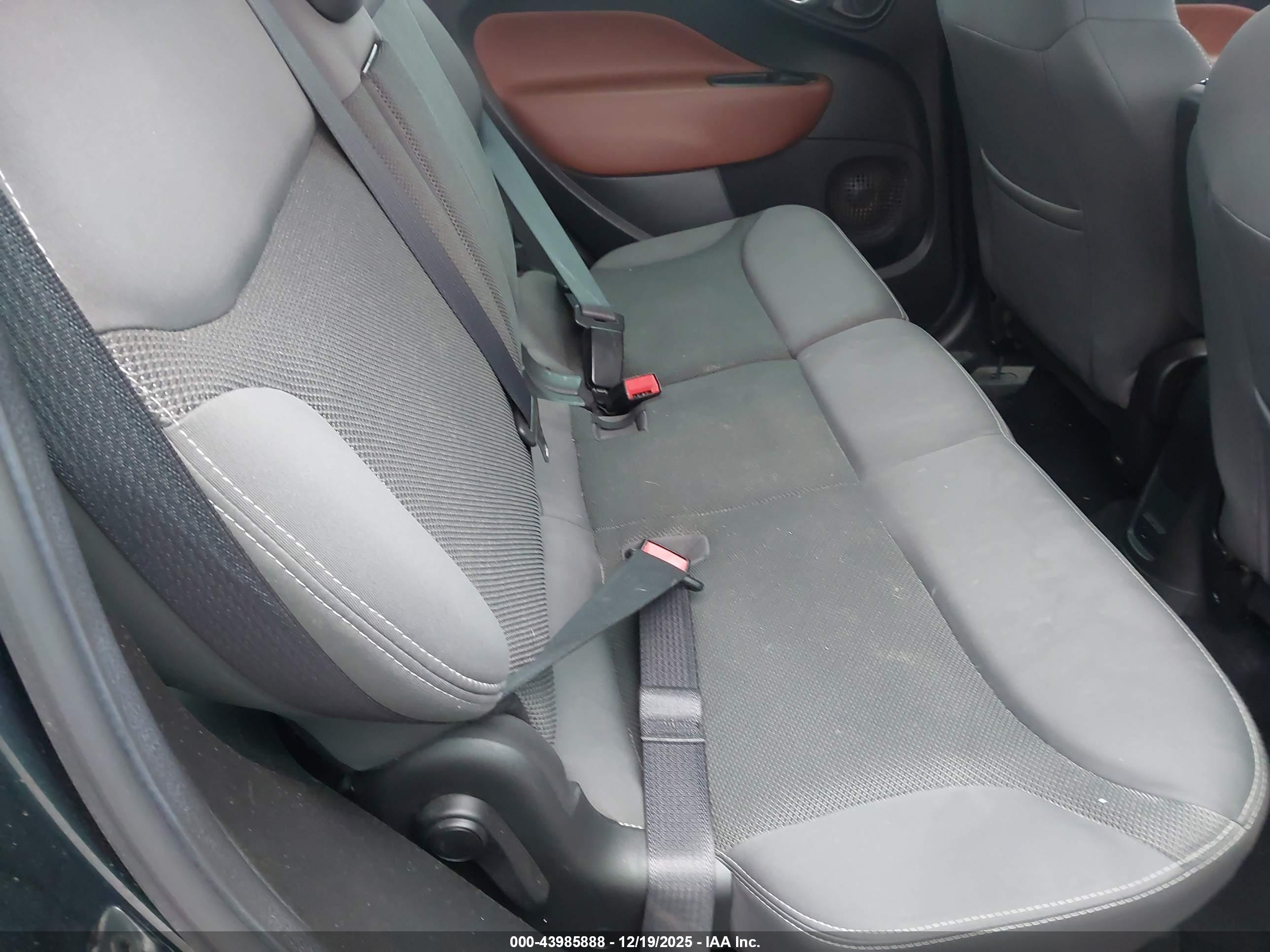 FIAT 500L image 8
