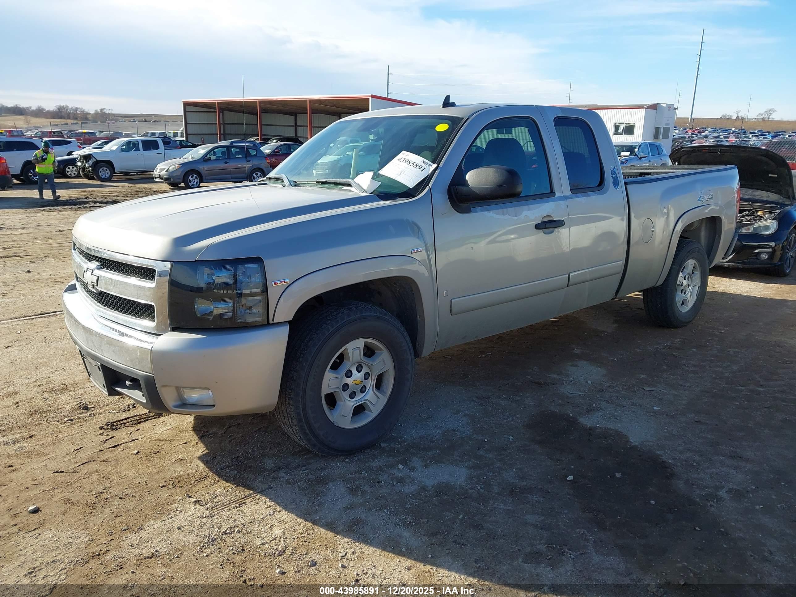 CHEVROLET SILVERADO image 2