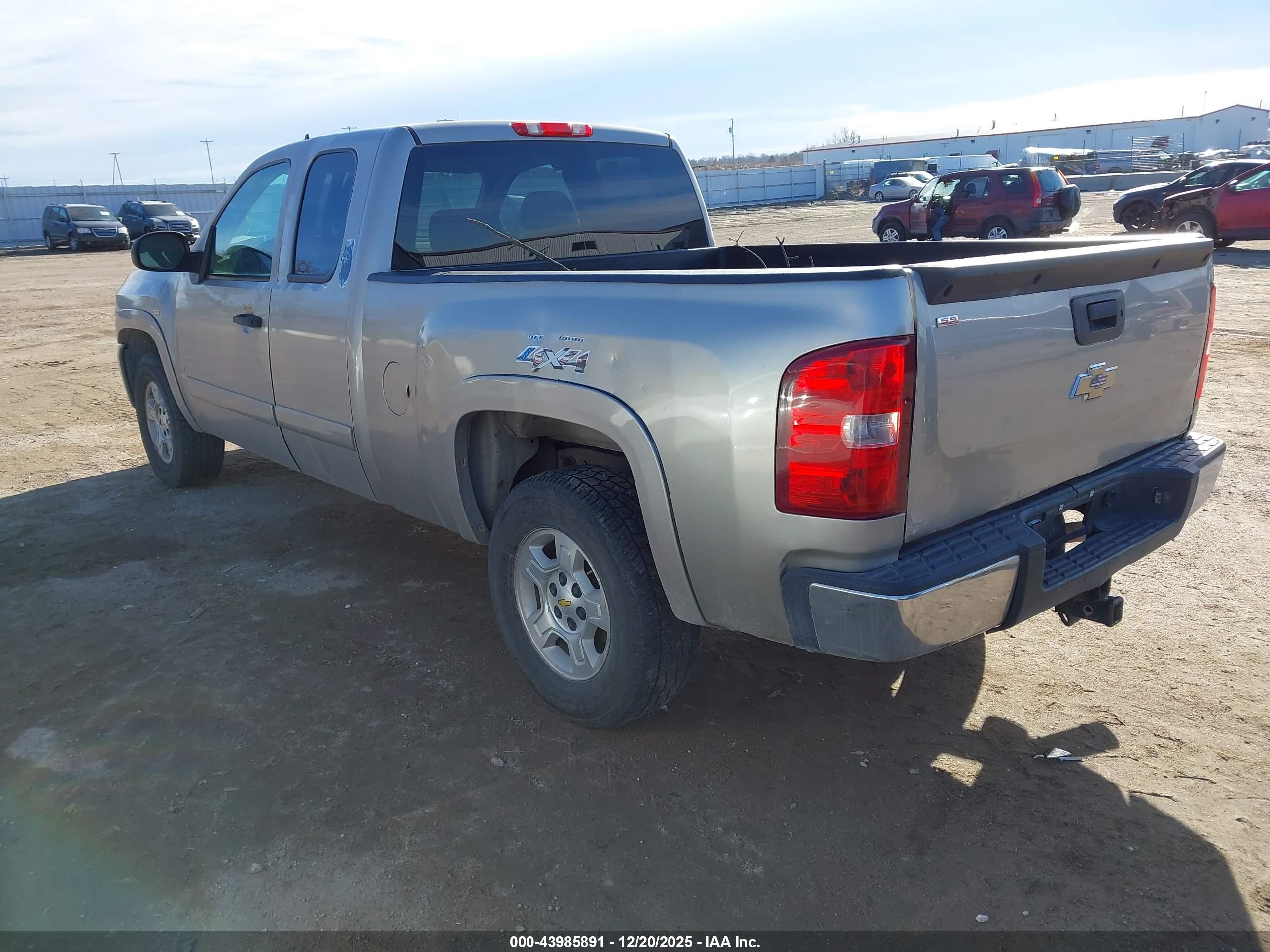 CHEVROLET SILVERADO image 3