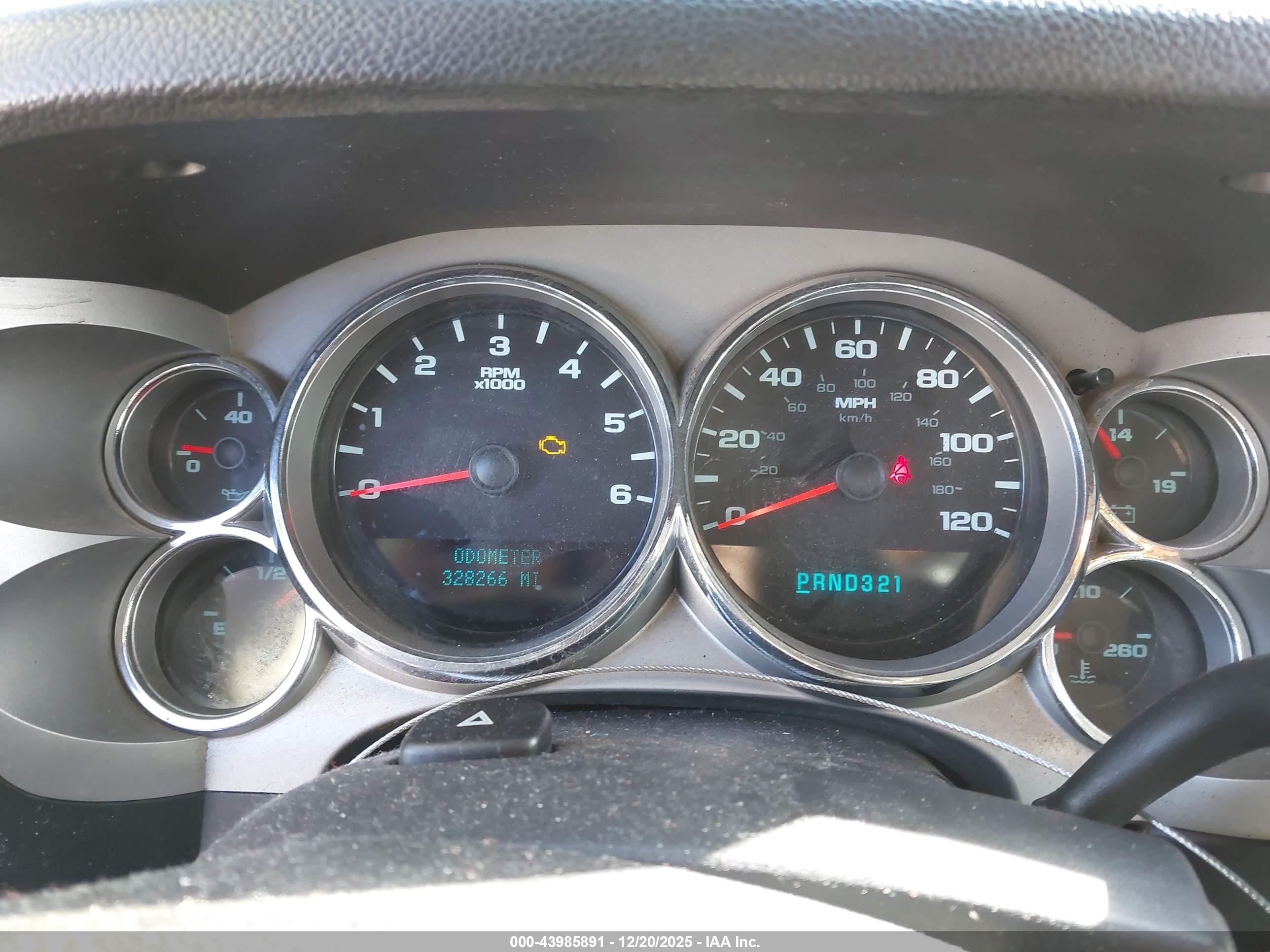 CHEVROLET SILVERADO image 7