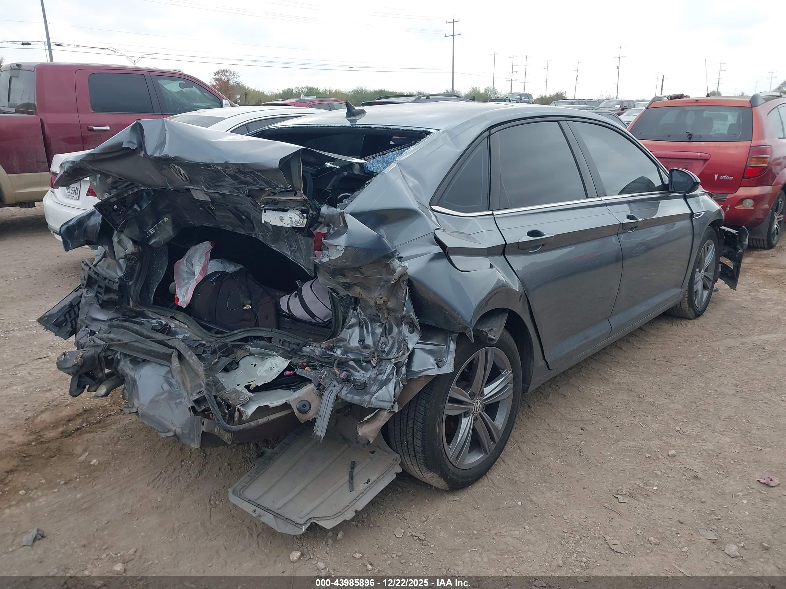 VOLKSWAGEN JETTA image 4