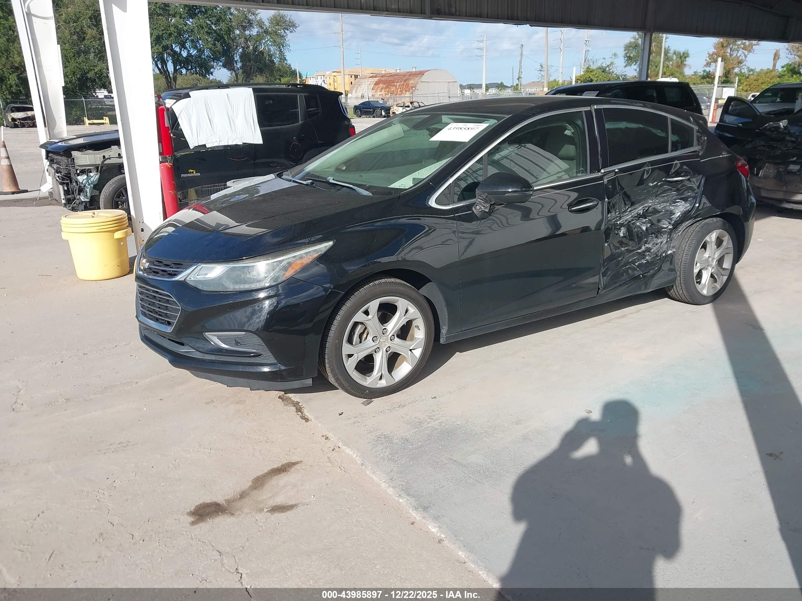CHEVROLET CRUZE image 2
