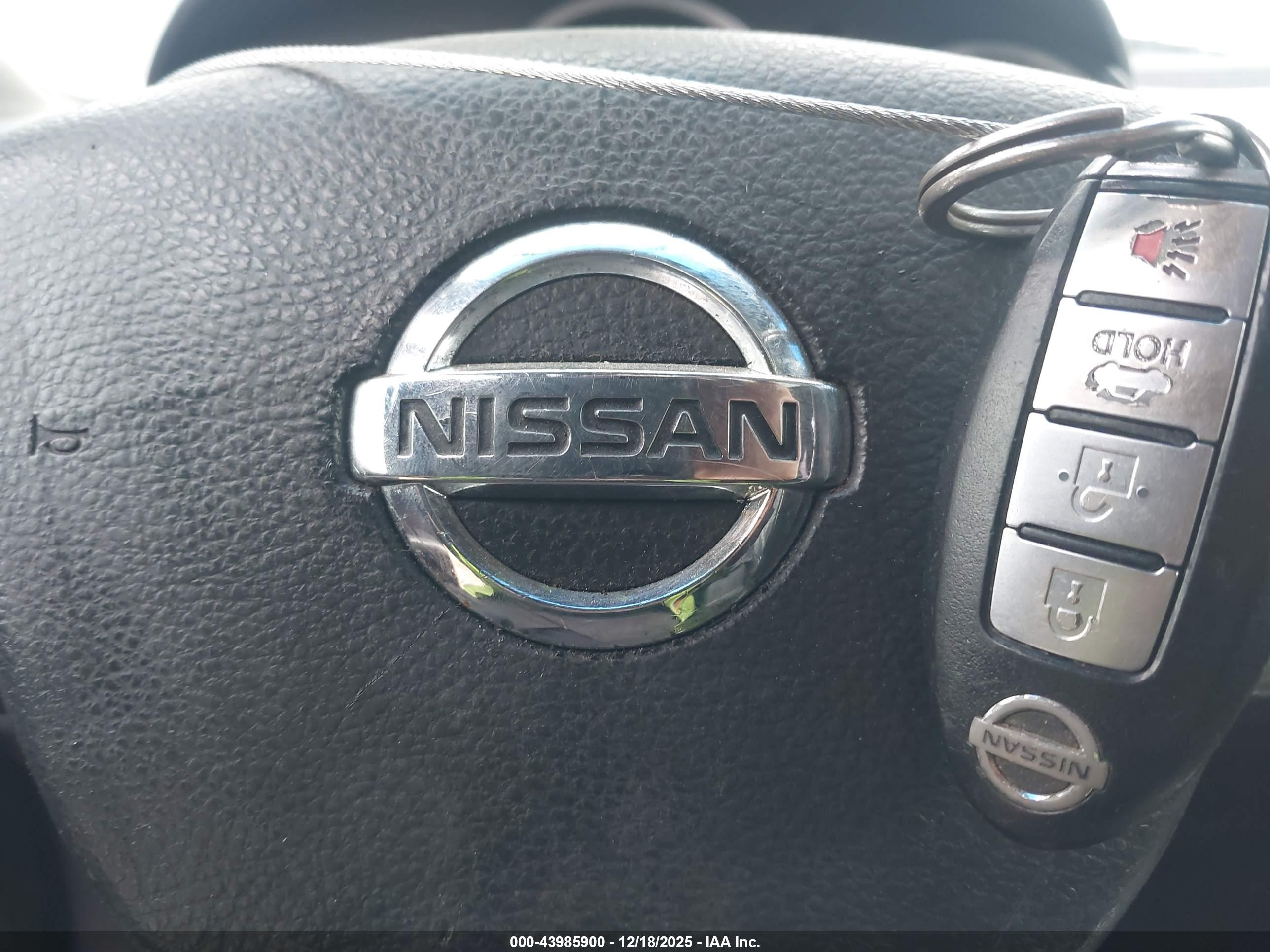 NISSAN MAXIMA image 11