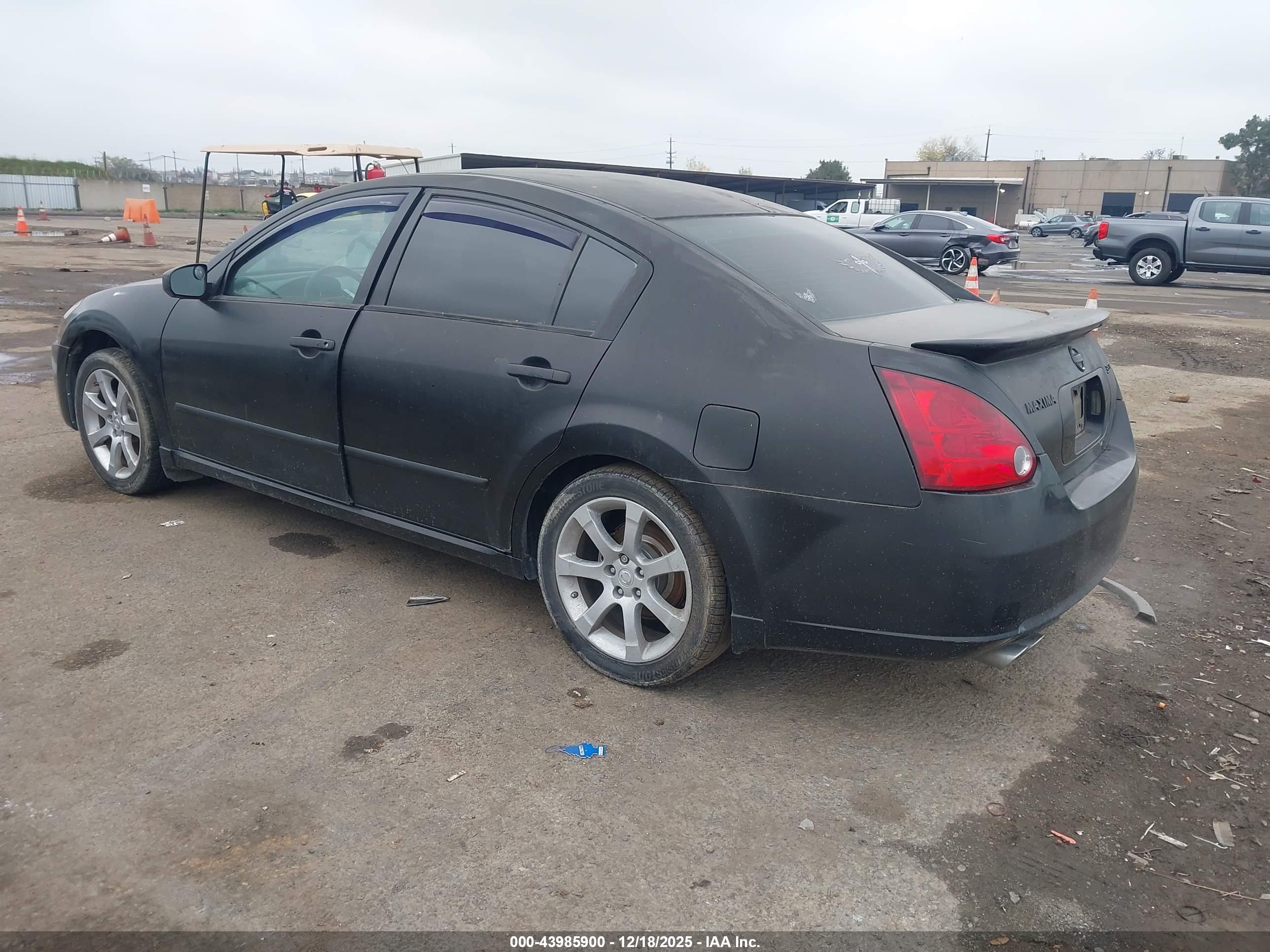 NISSAN MAXIMA image 3
