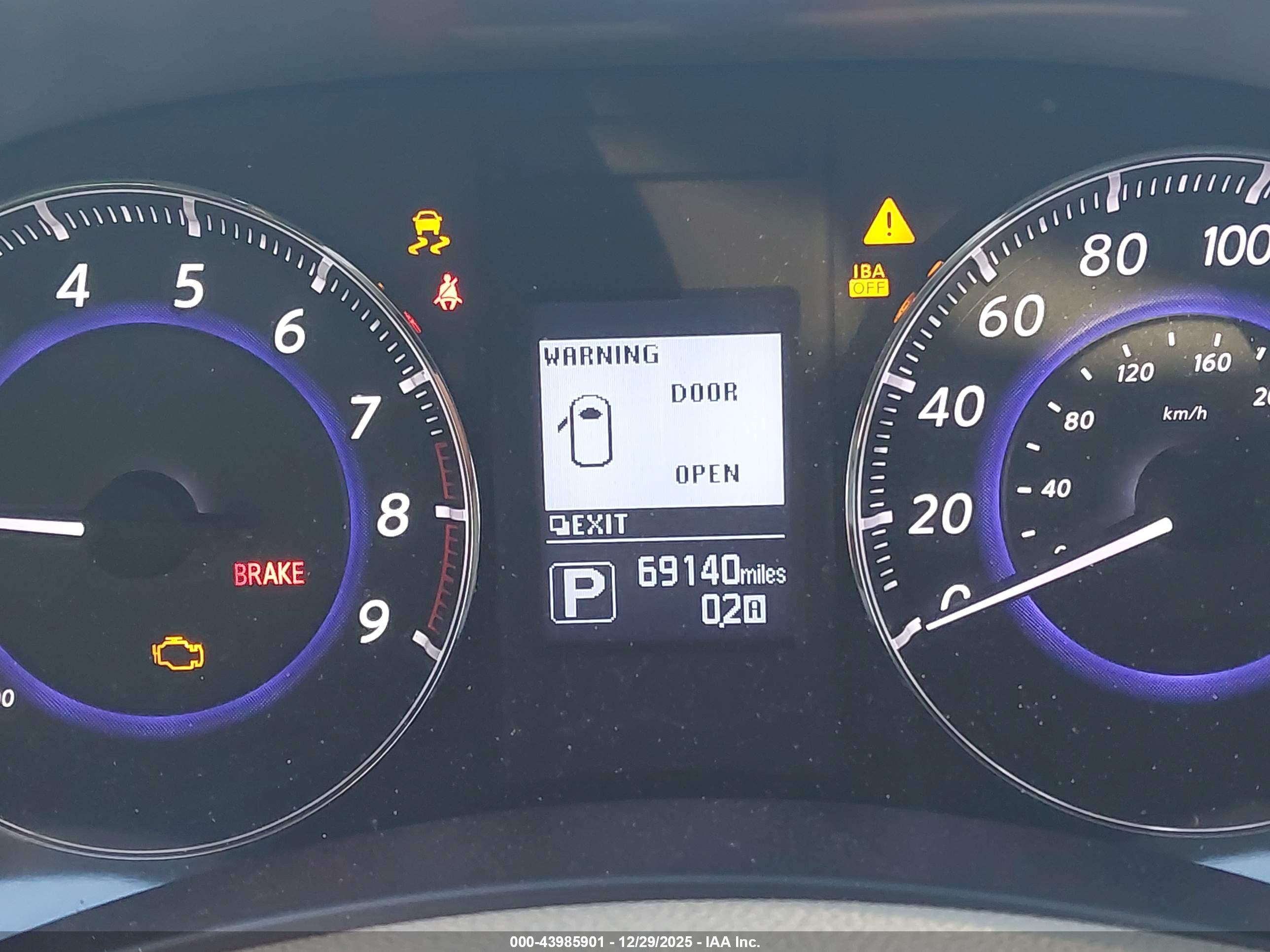 INFINITI QX70 image 7