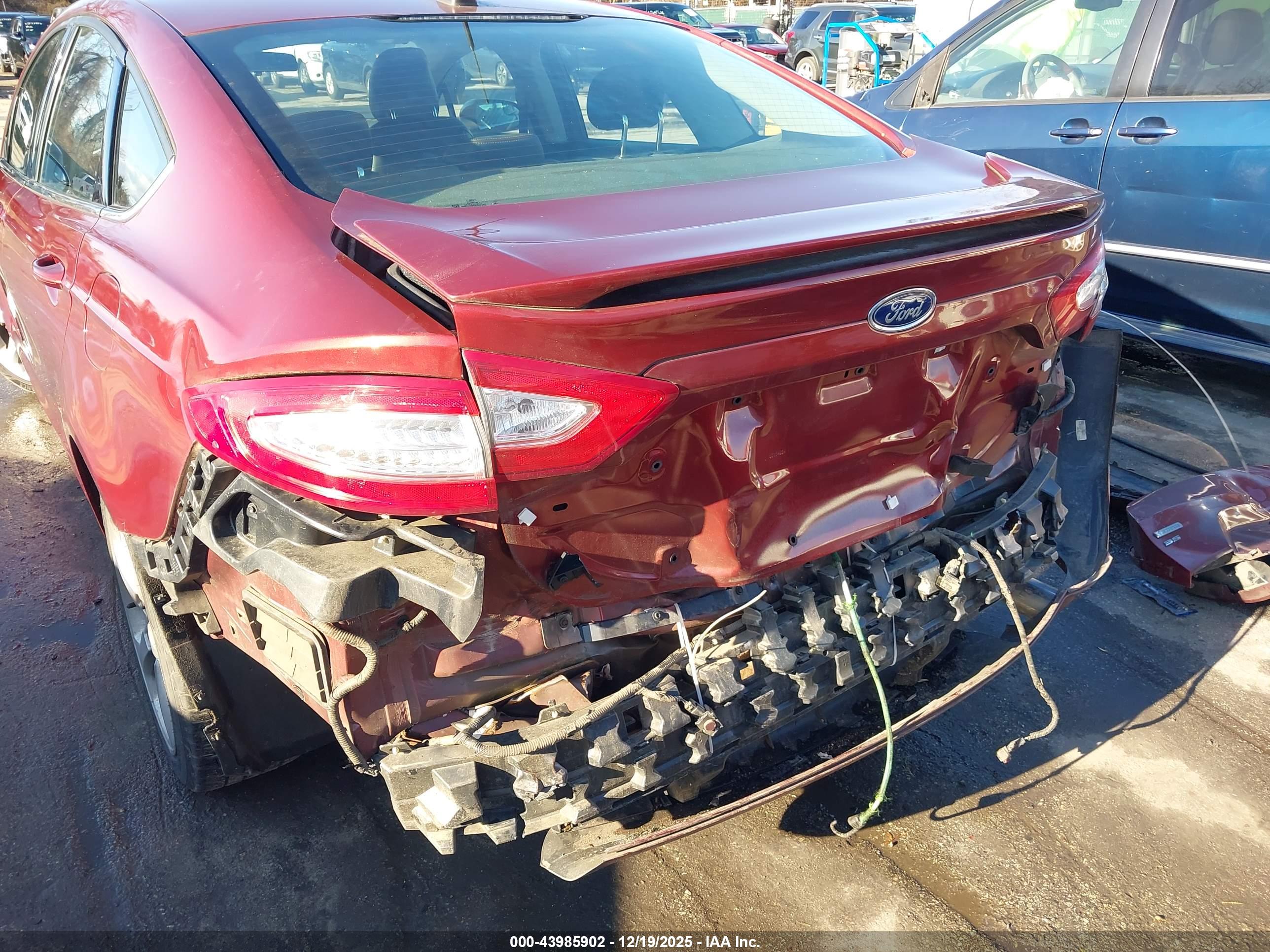 FORD FUSION image 6