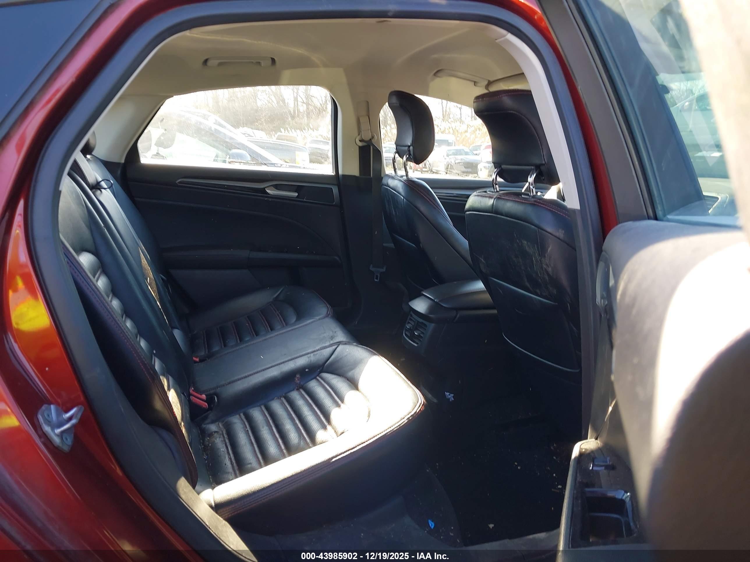 FORD FUSION image 8