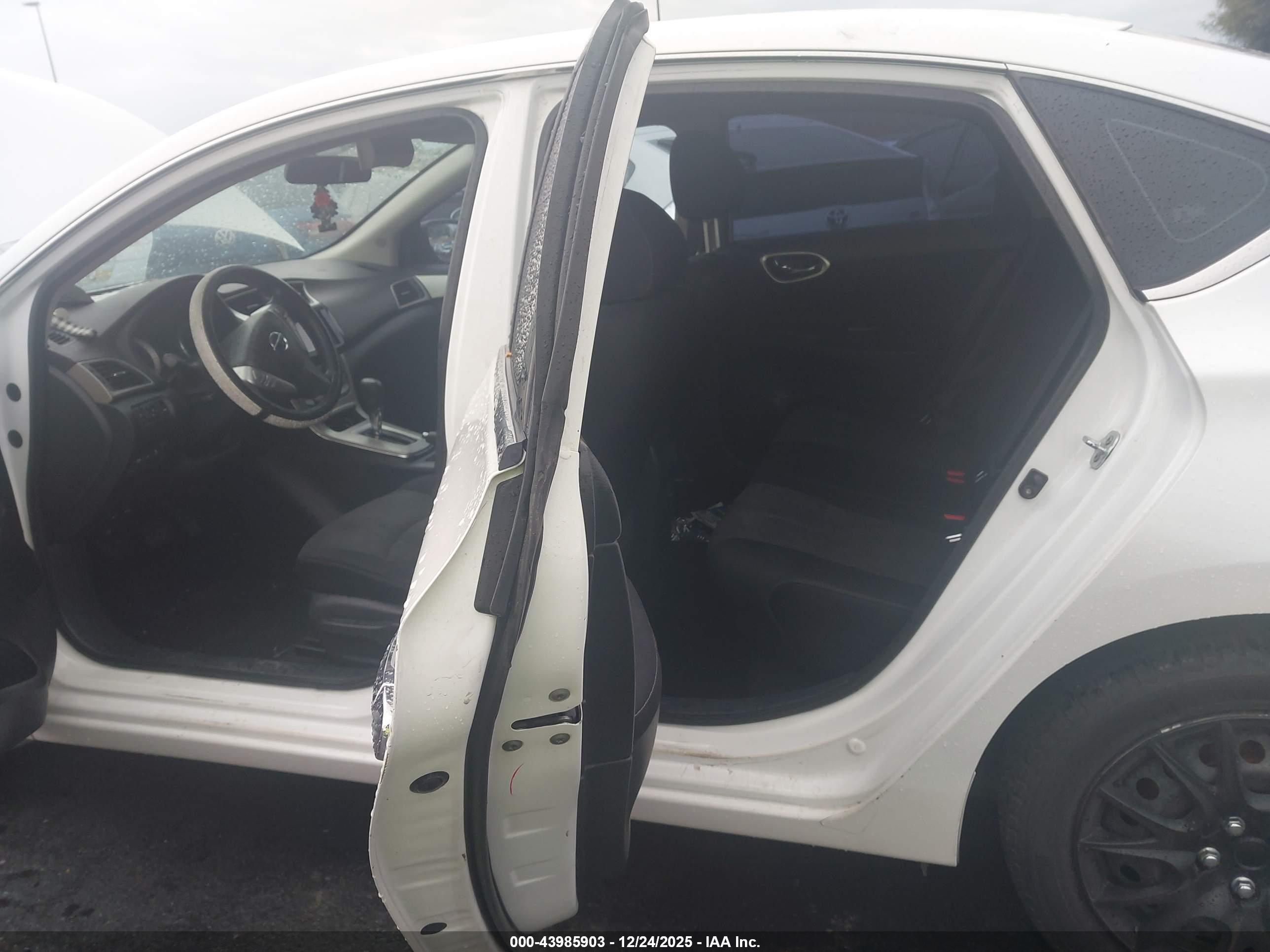 NISSAN SENTRA image 8