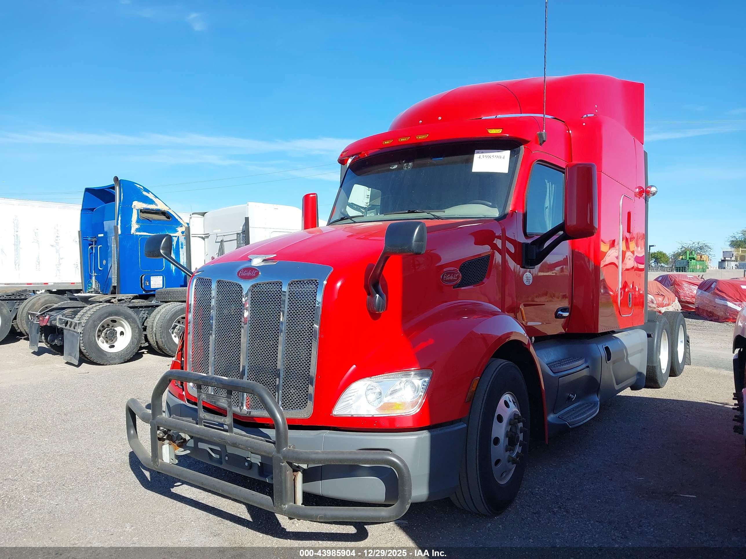 PETERBILT 579 image 2