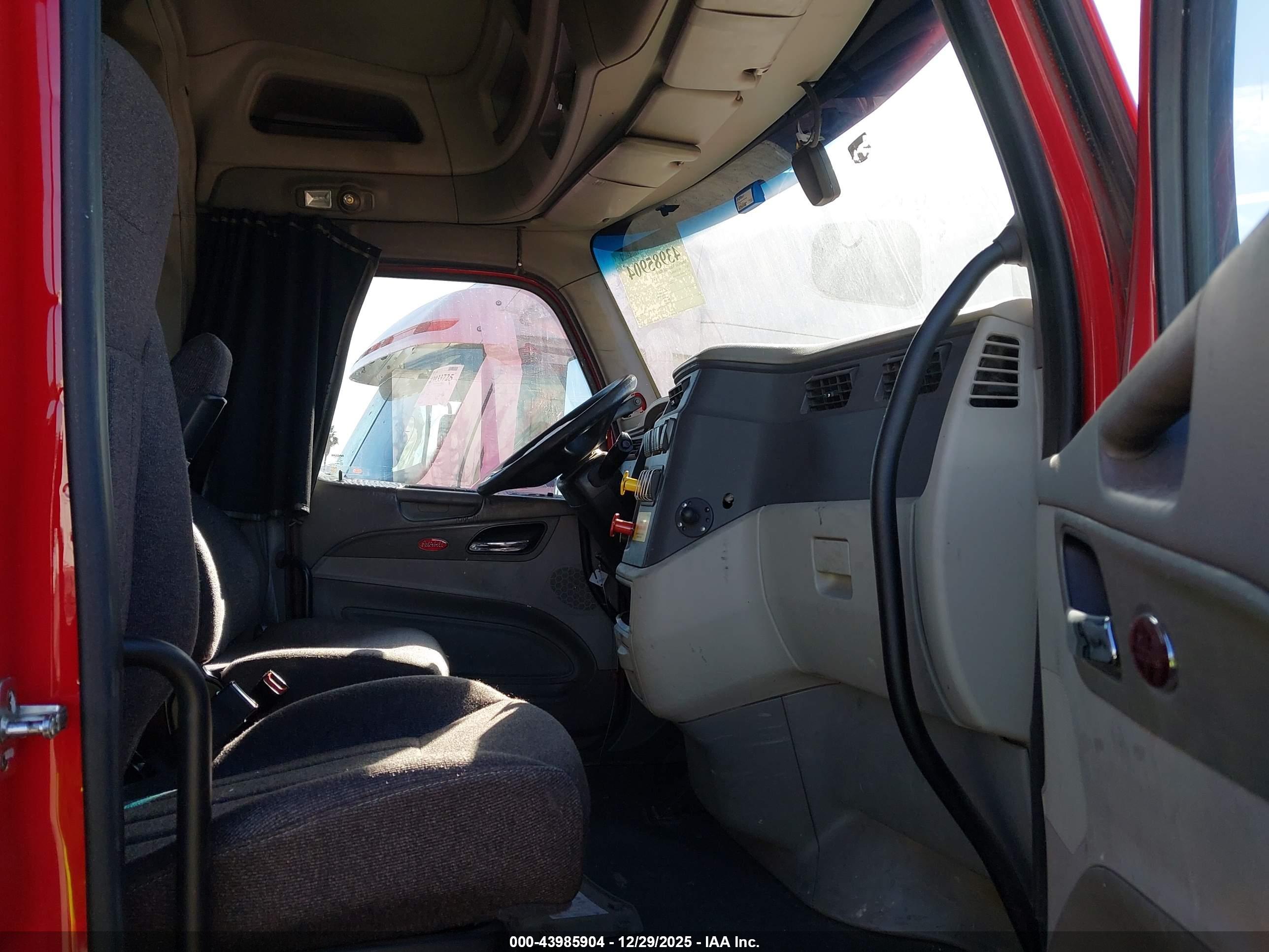 PETERBILT 579 image 8