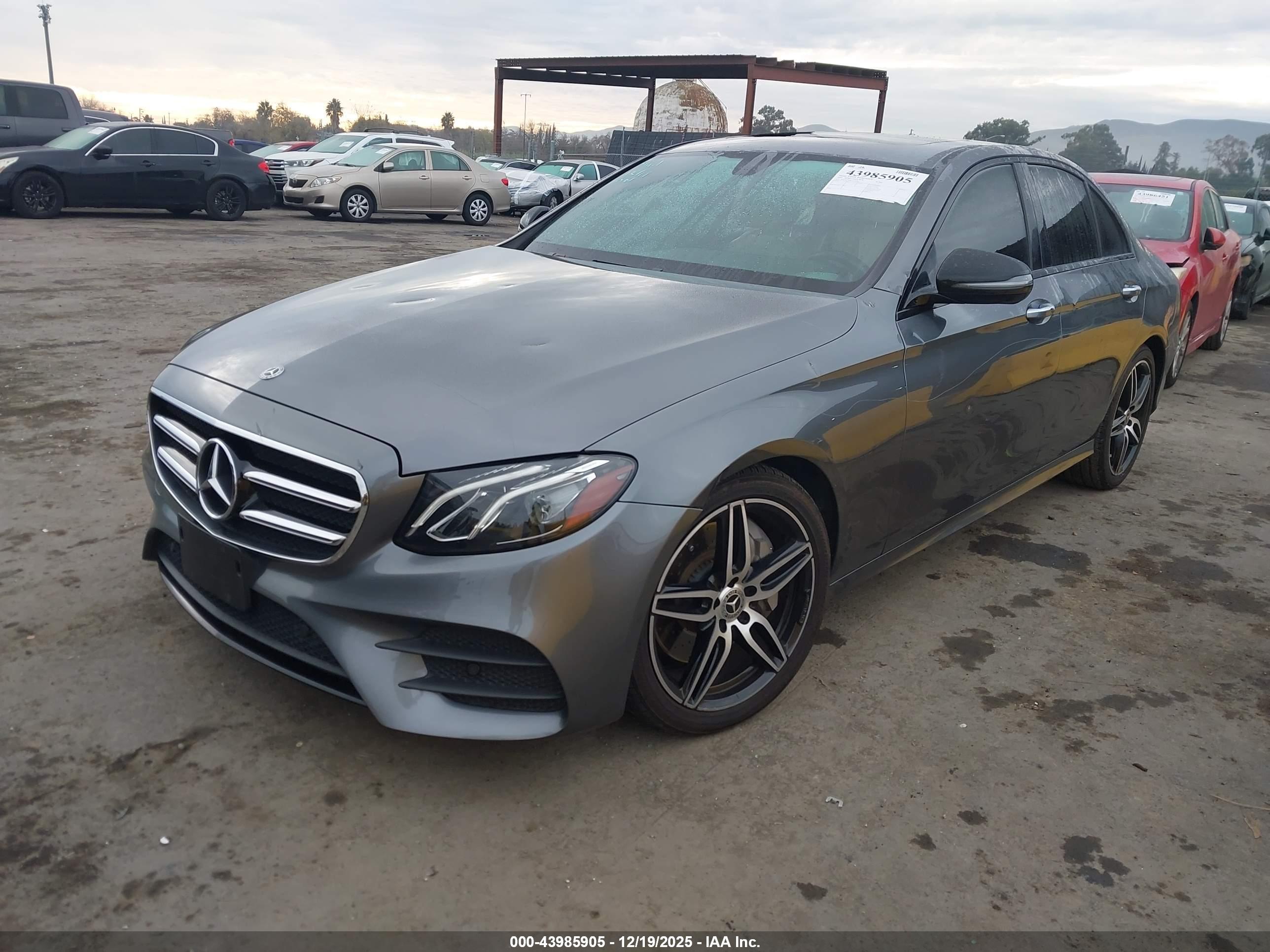 MERCEDES-BENZ E image 2