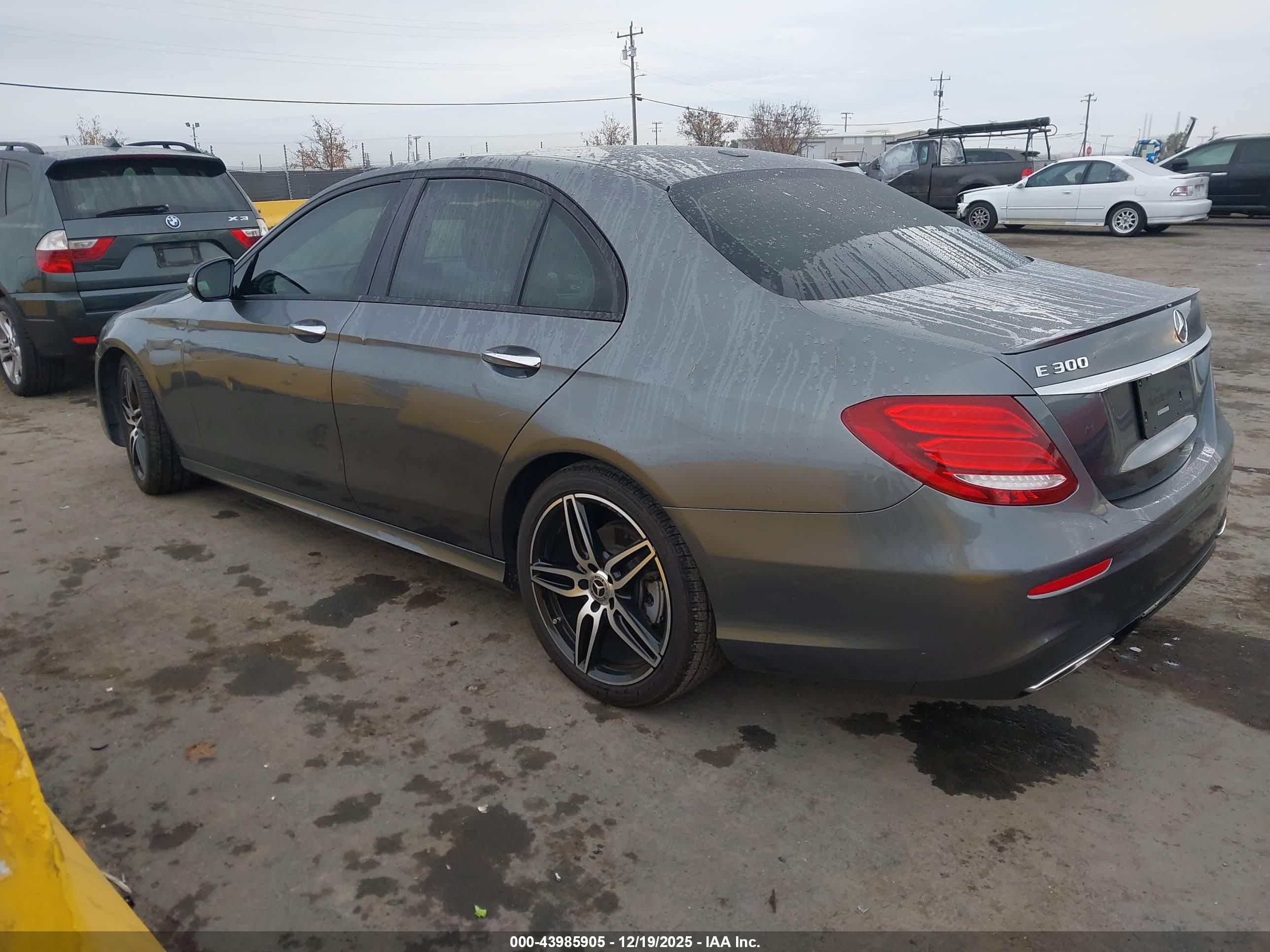 MERCEDES-BENZ E image 3