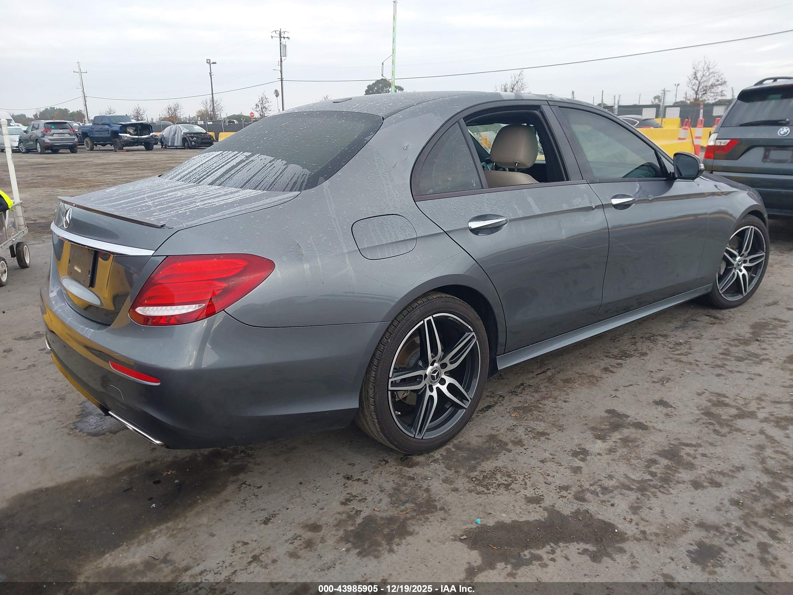 MERCEDES-BENZ E image 4