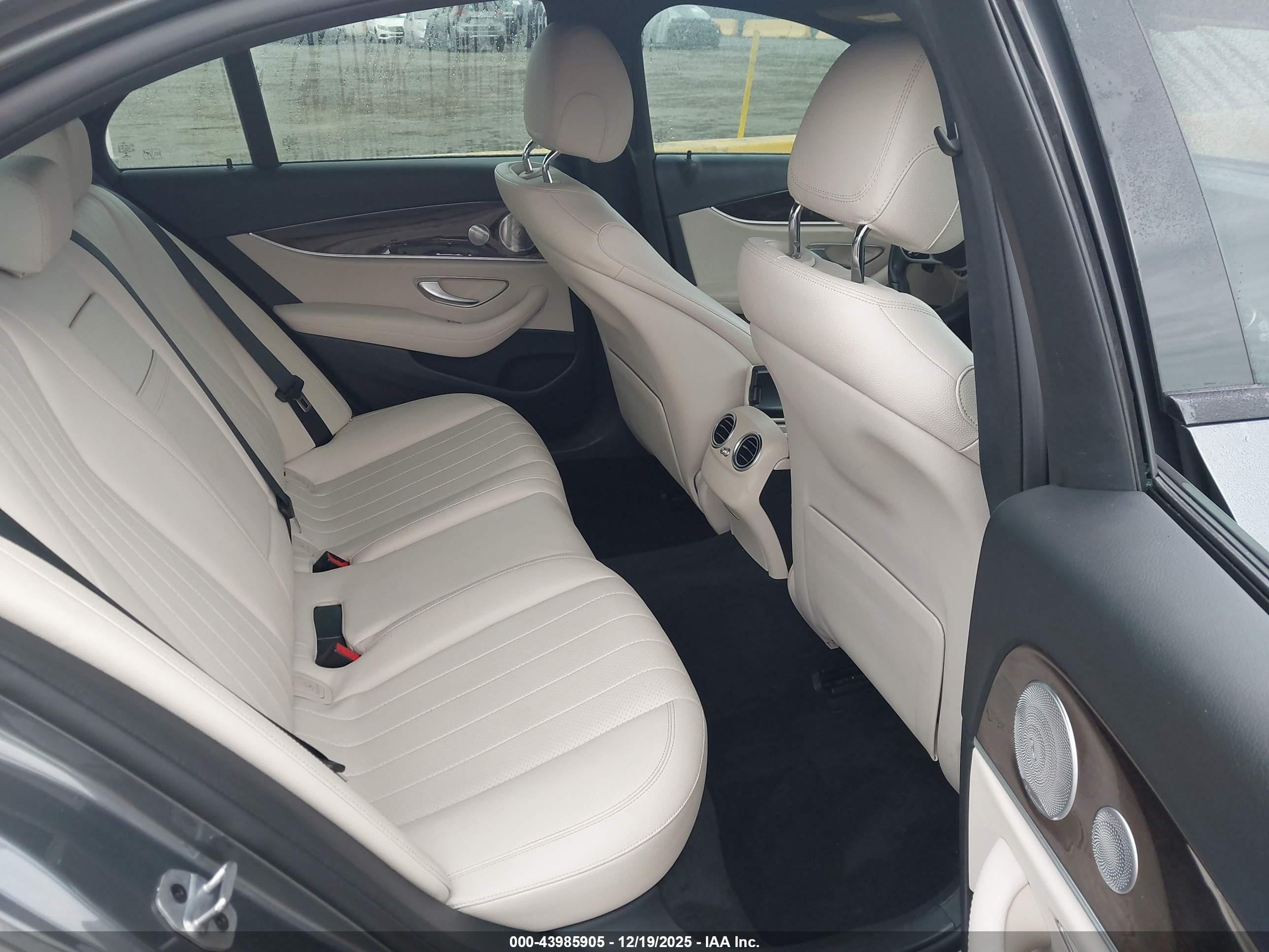 MERCEDES-BENZ E image 8