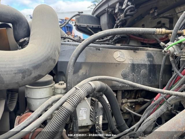 FREIGHTLINER MEDIUM image 10