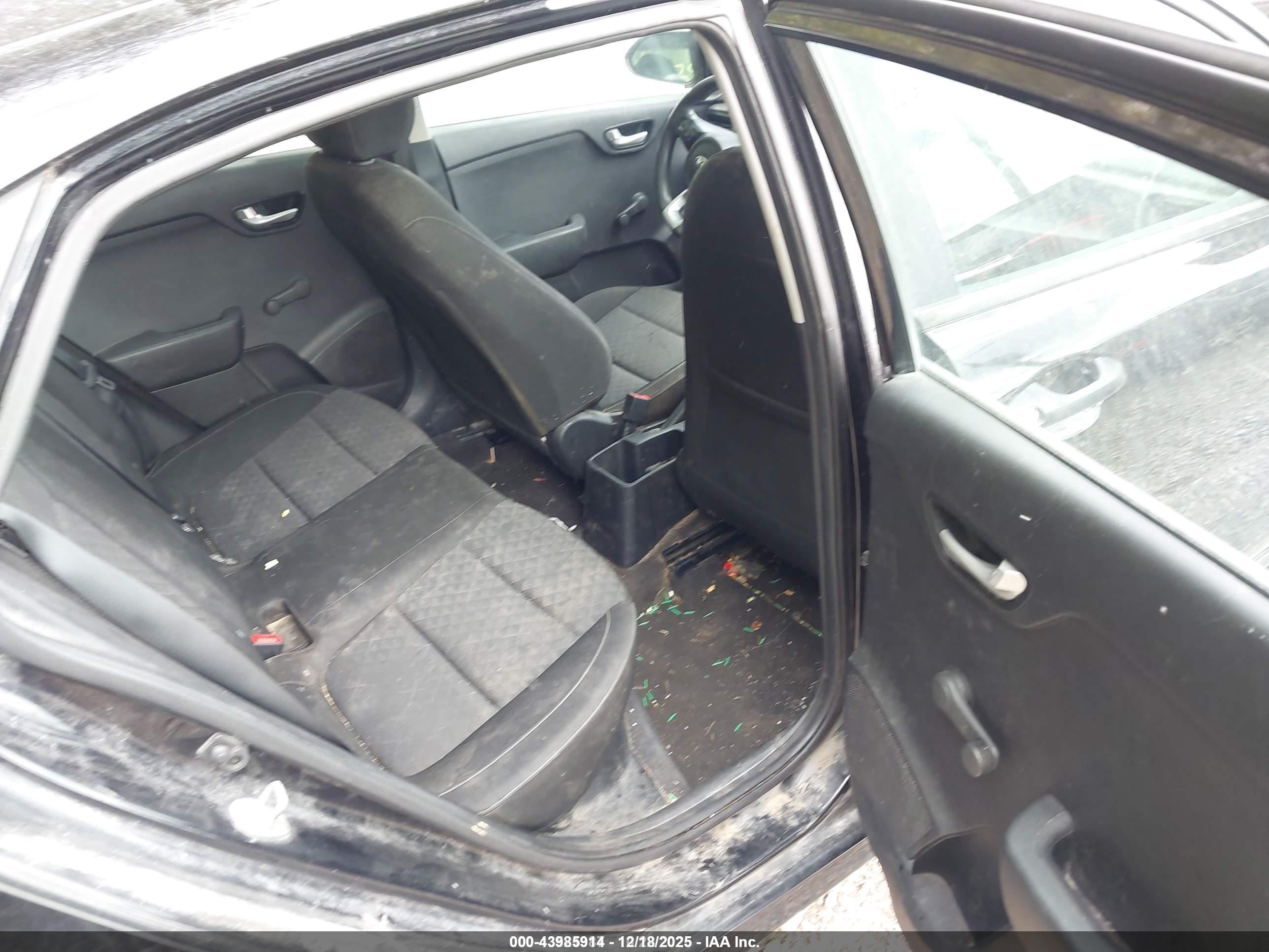 KIA RIO image 8