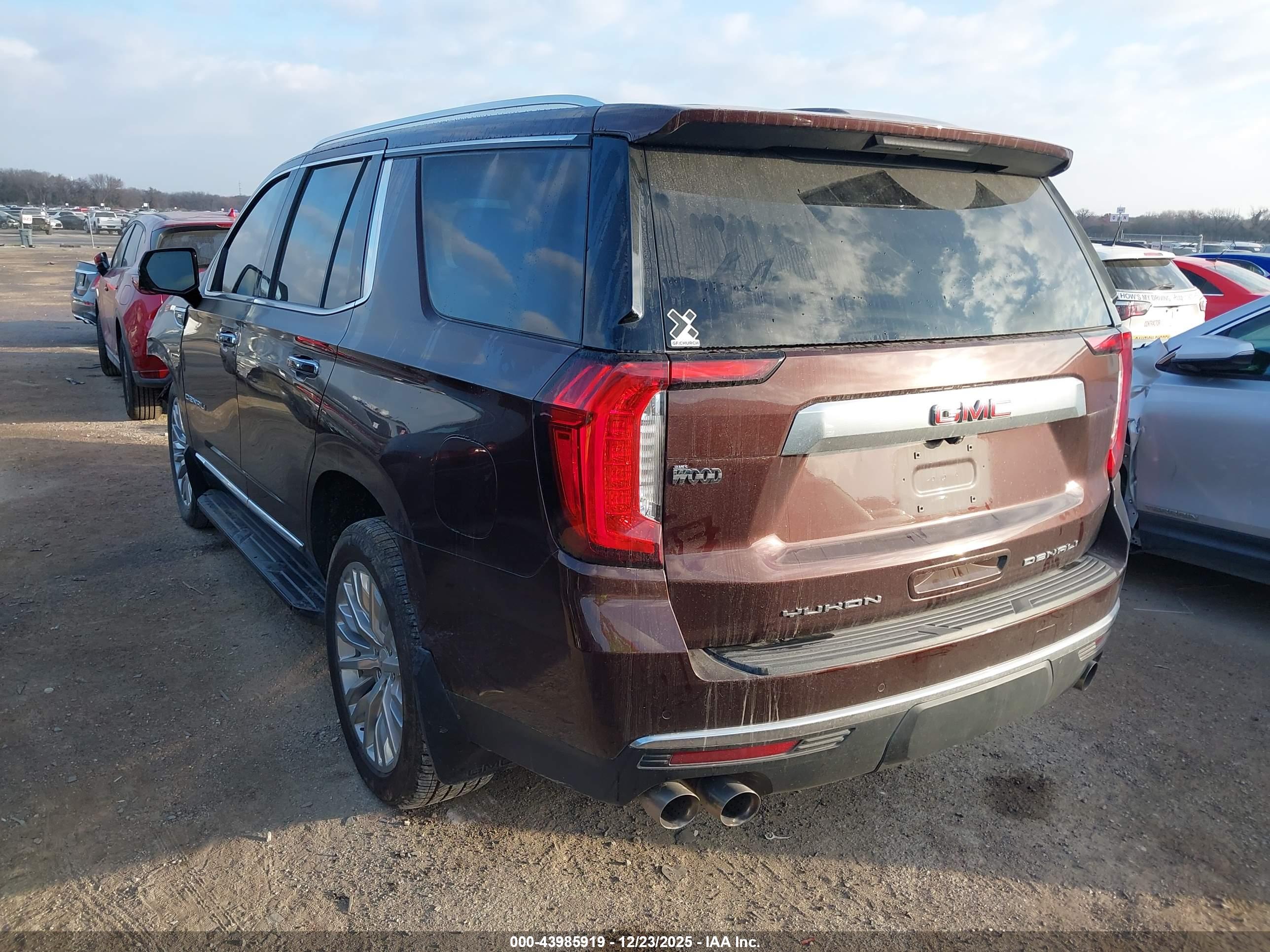 GMC YUKON image 3