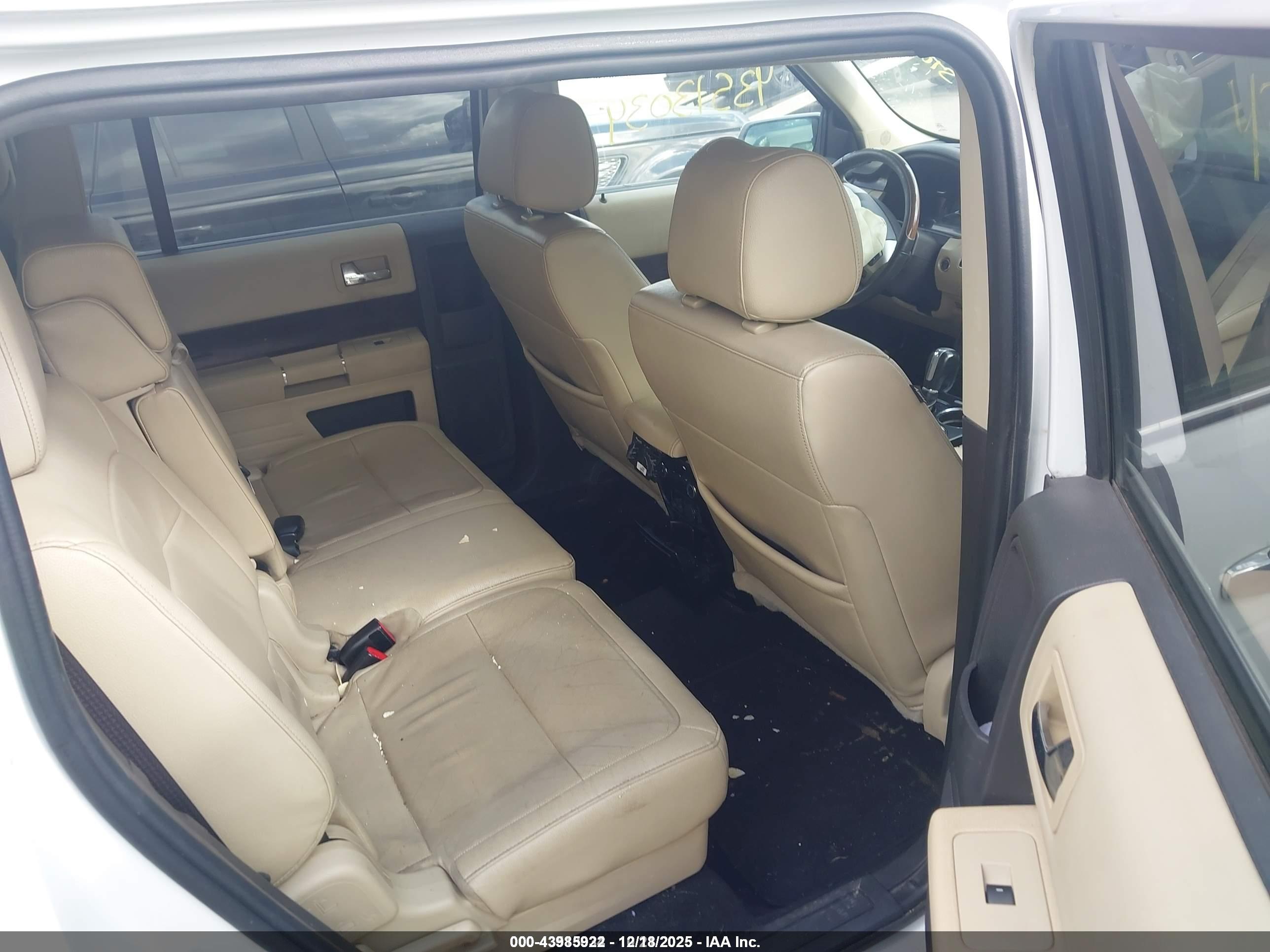 FORD FLEX image 8